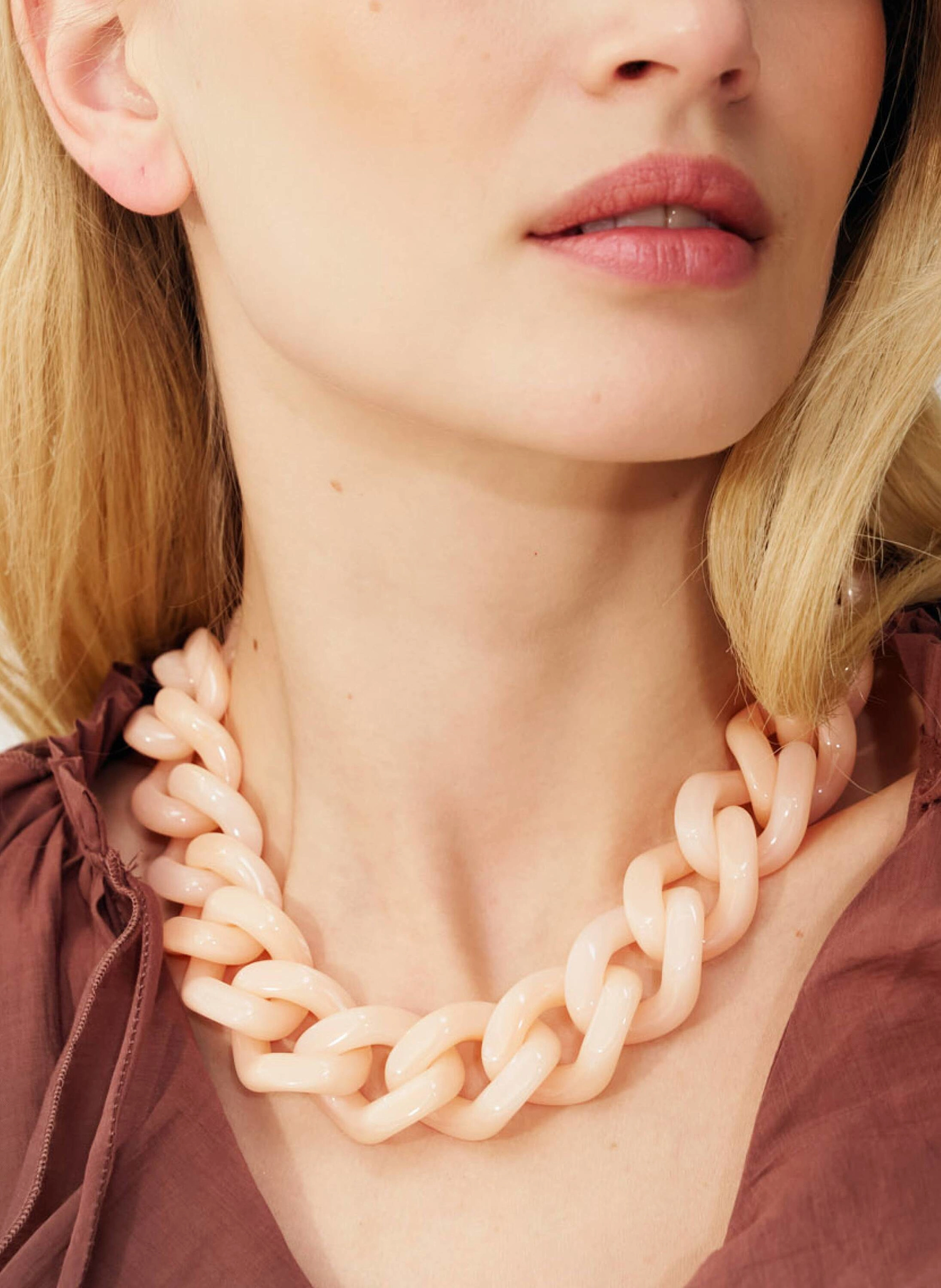 VANESSA BARONI Halskette FLAT CHAIN NECKLACE PEACH SORBET by GLAMBOU