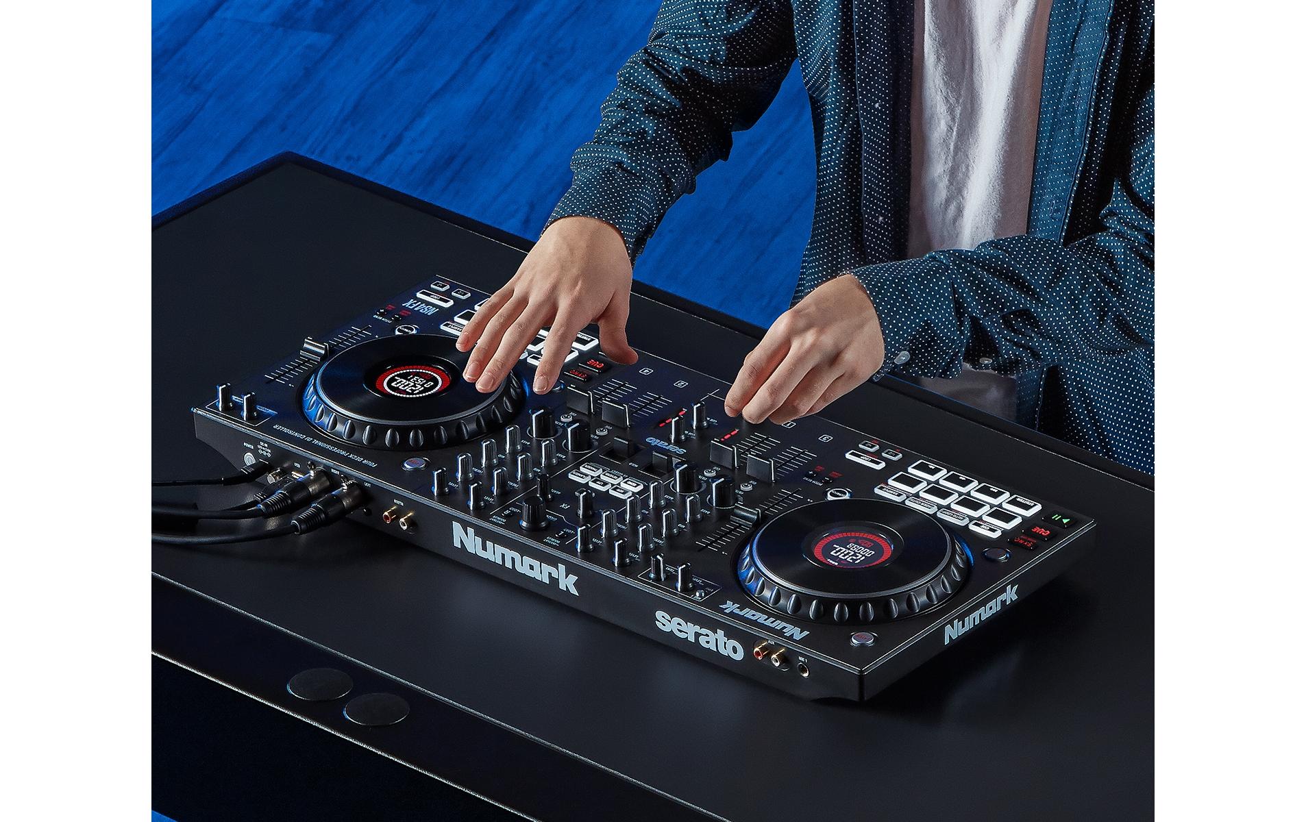 DJ-Controller NS4FX<br>Professioneller 2-Deck-DJ-Controller mit 4 Kanälen