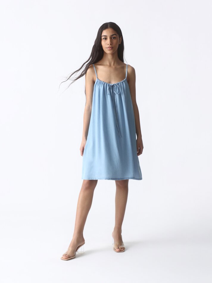 Vestido fluido com alças finas - Azul Índigo Claro