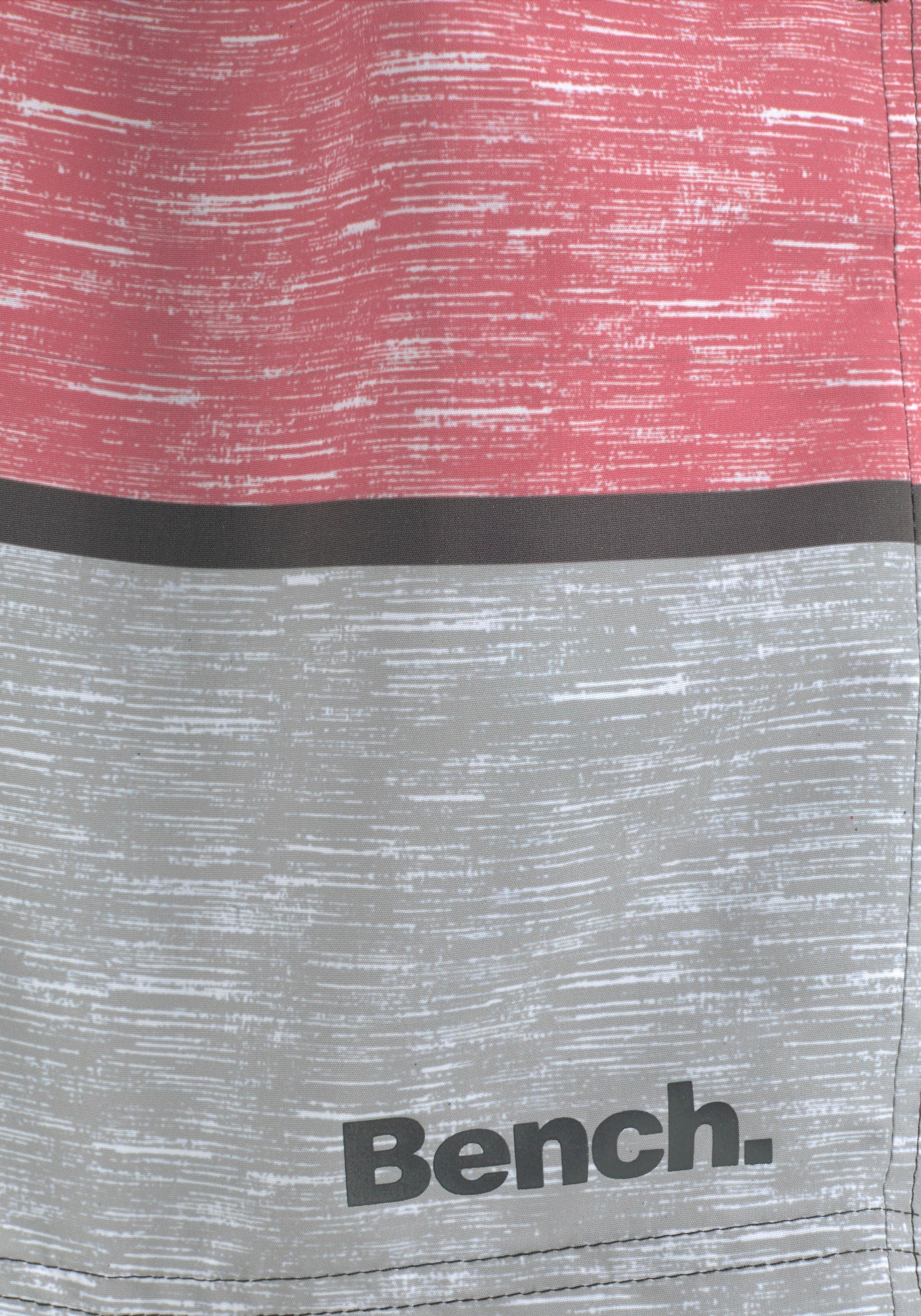 Bench. Badeshorts »Mac«, im trendigen Blockstreifen-Look