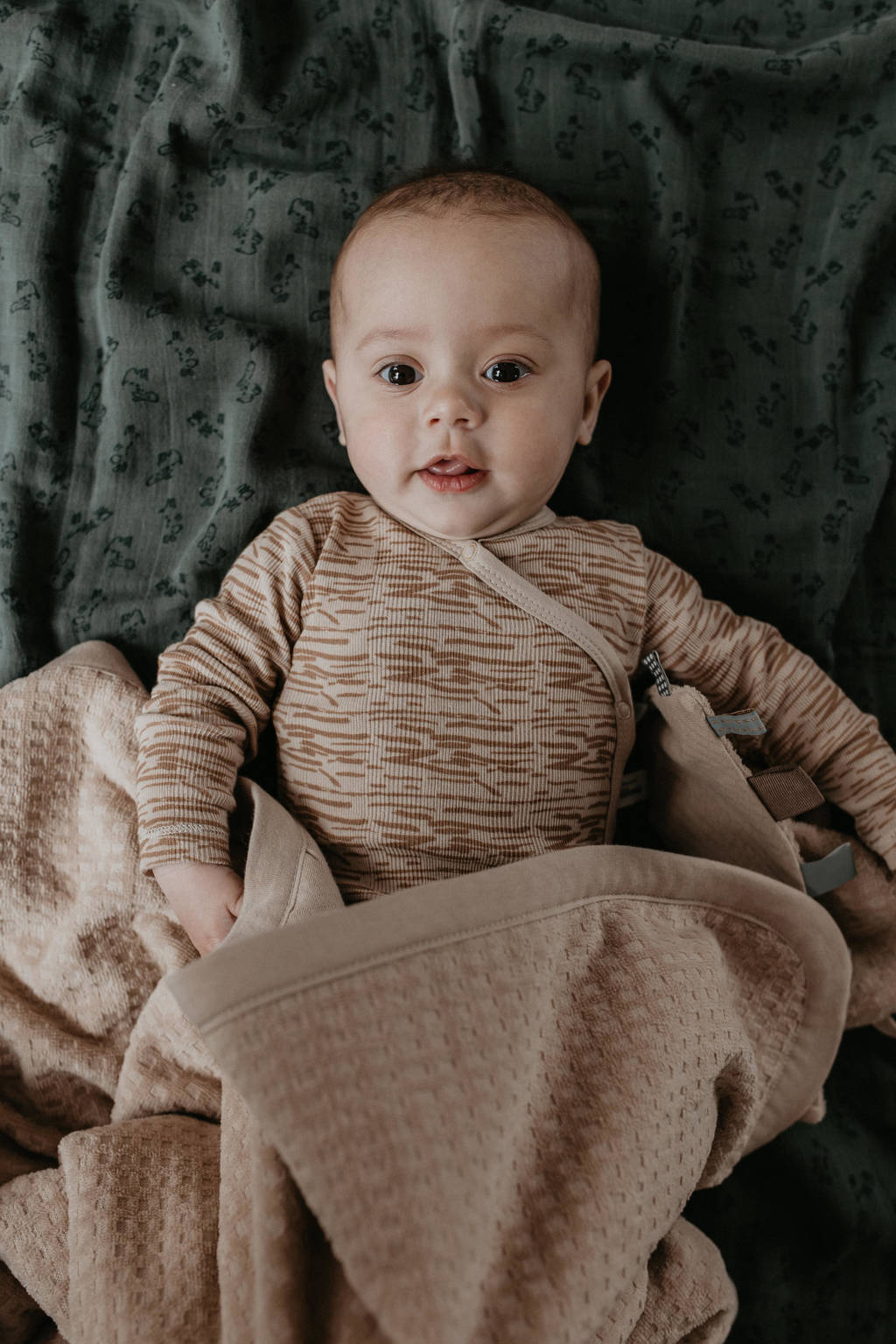 Snoozebaby romper Desert Sand