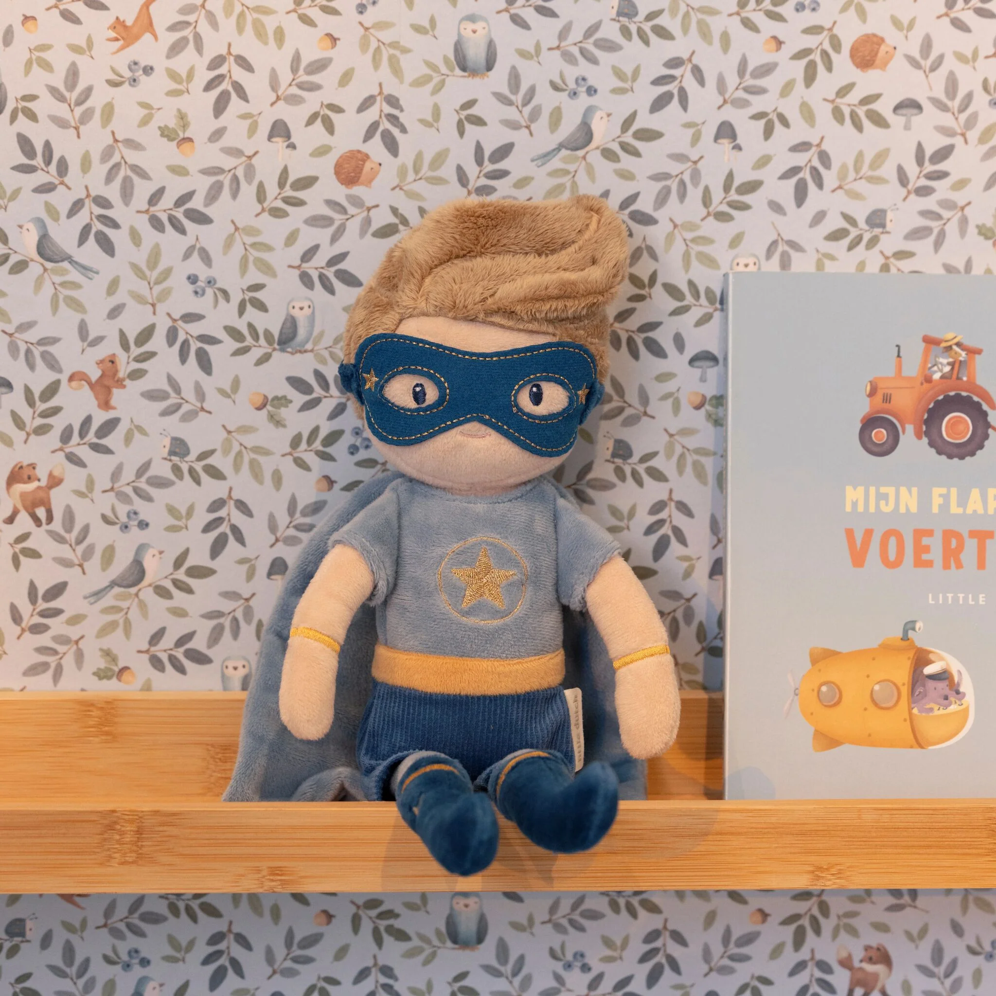 Stoere Superhelden Knuffelpop met masker & cape – Avontuurlijk & zacht speelgoed