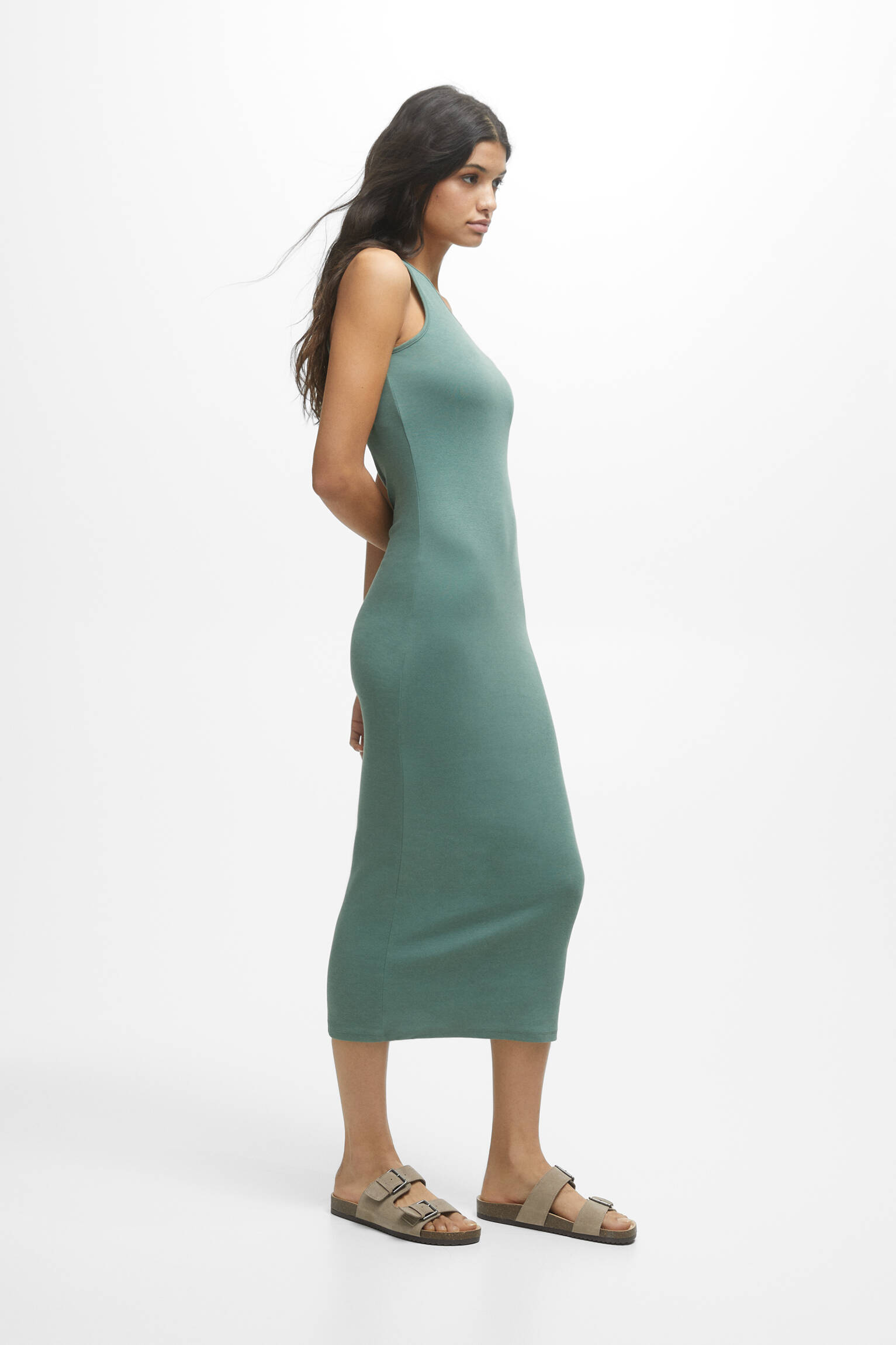 VESTIDO MIDI JUSTO SEM MANGAS - CÁQUI MÉDIO