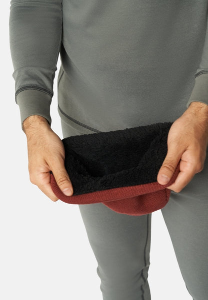 HUE MED FLEECE AF GENANVENDTE MATERIALER