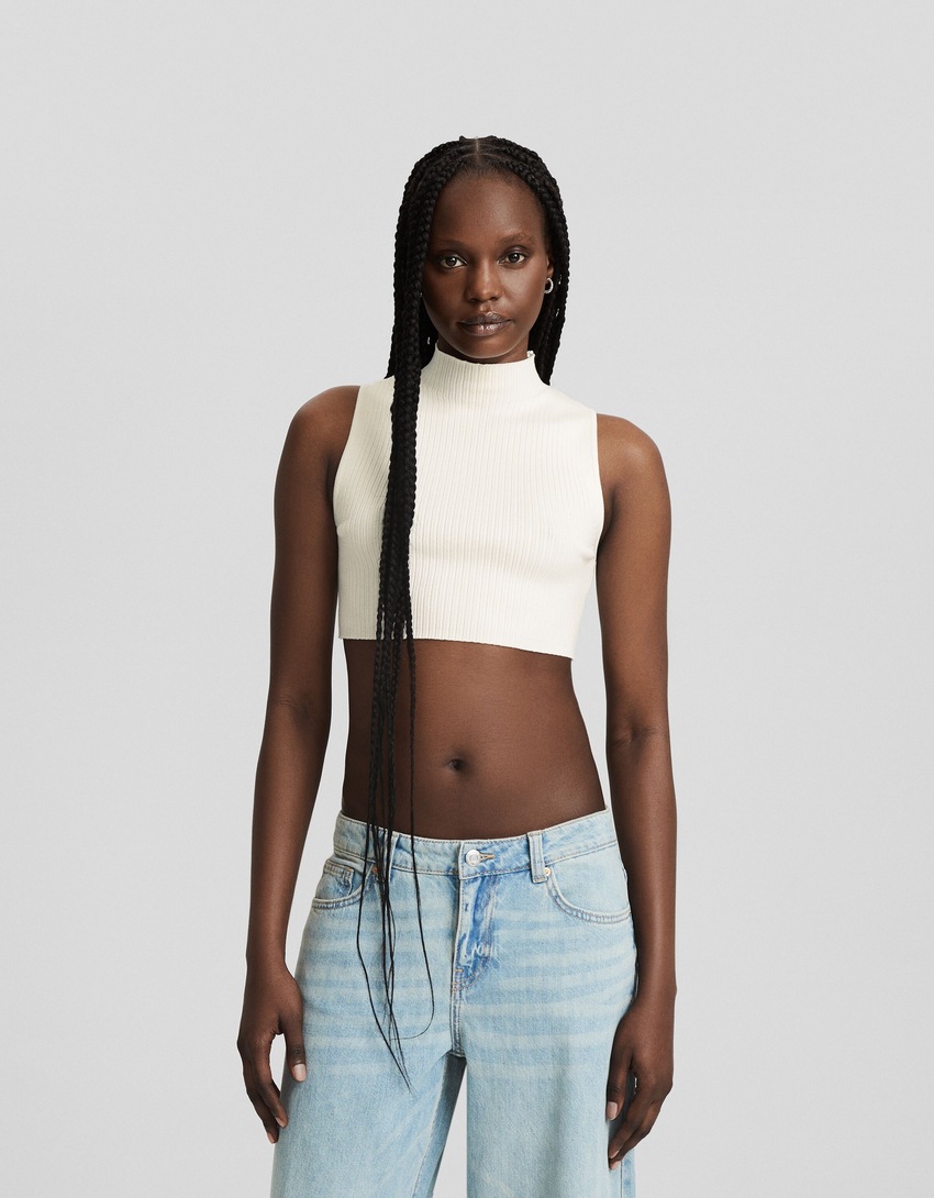 Blusa de malha sem mangas com gola alta