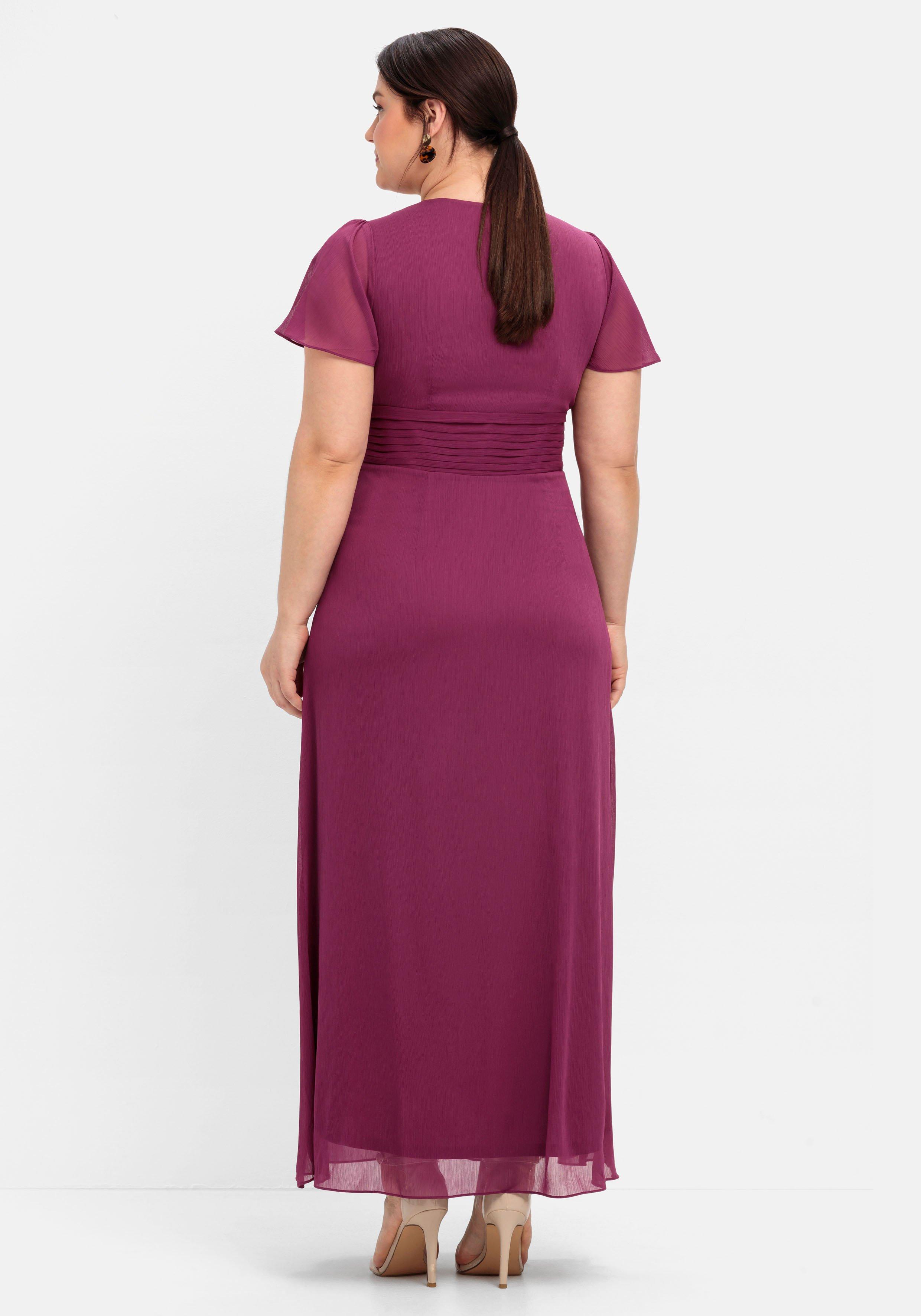 Abendkleid mit Schmuckbrosche, in A-Linie