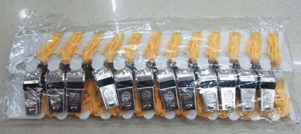 Dromedar dommer fløyte metall 24 stk 00673 (24 stk = 1 pakke)