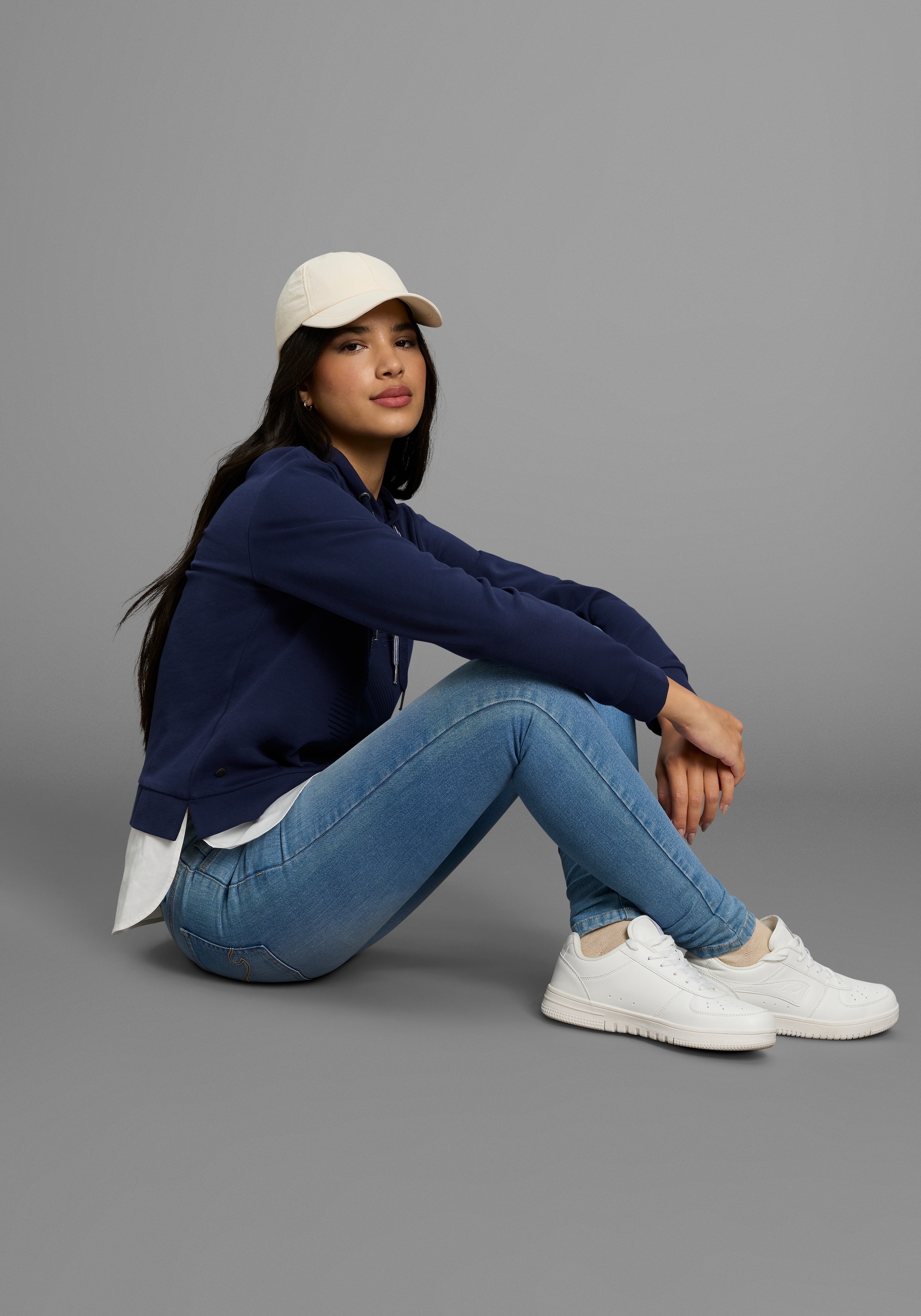 KangaROOS Kapuzensweatshirt , mit angenähtem Blusensaum