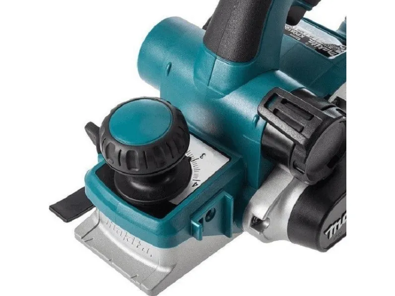 MAKITA høvl 1050W 82mm KP0810C