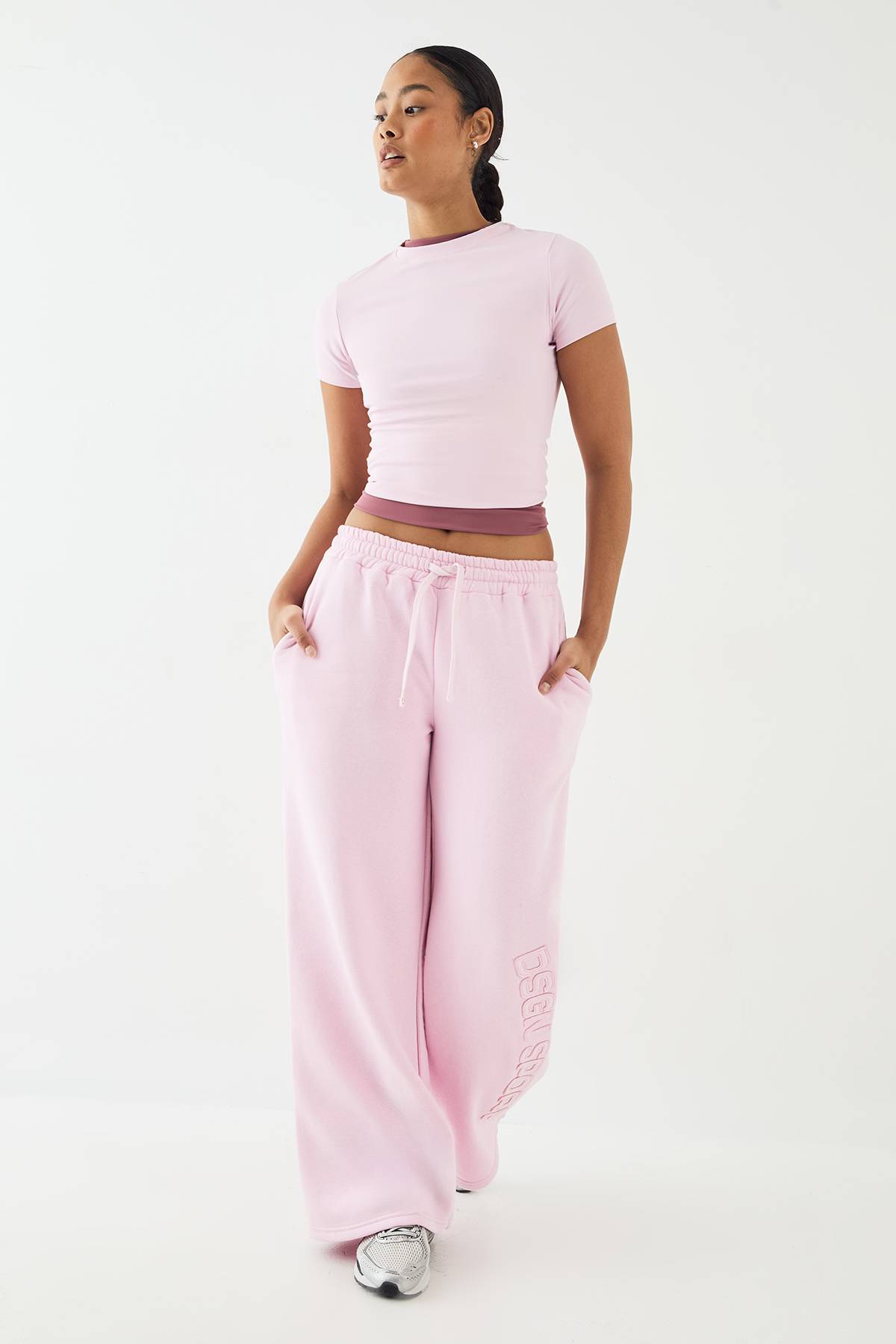 Jogging Jambe Large avec Appliqué Tissu Assorti DSGN Studio