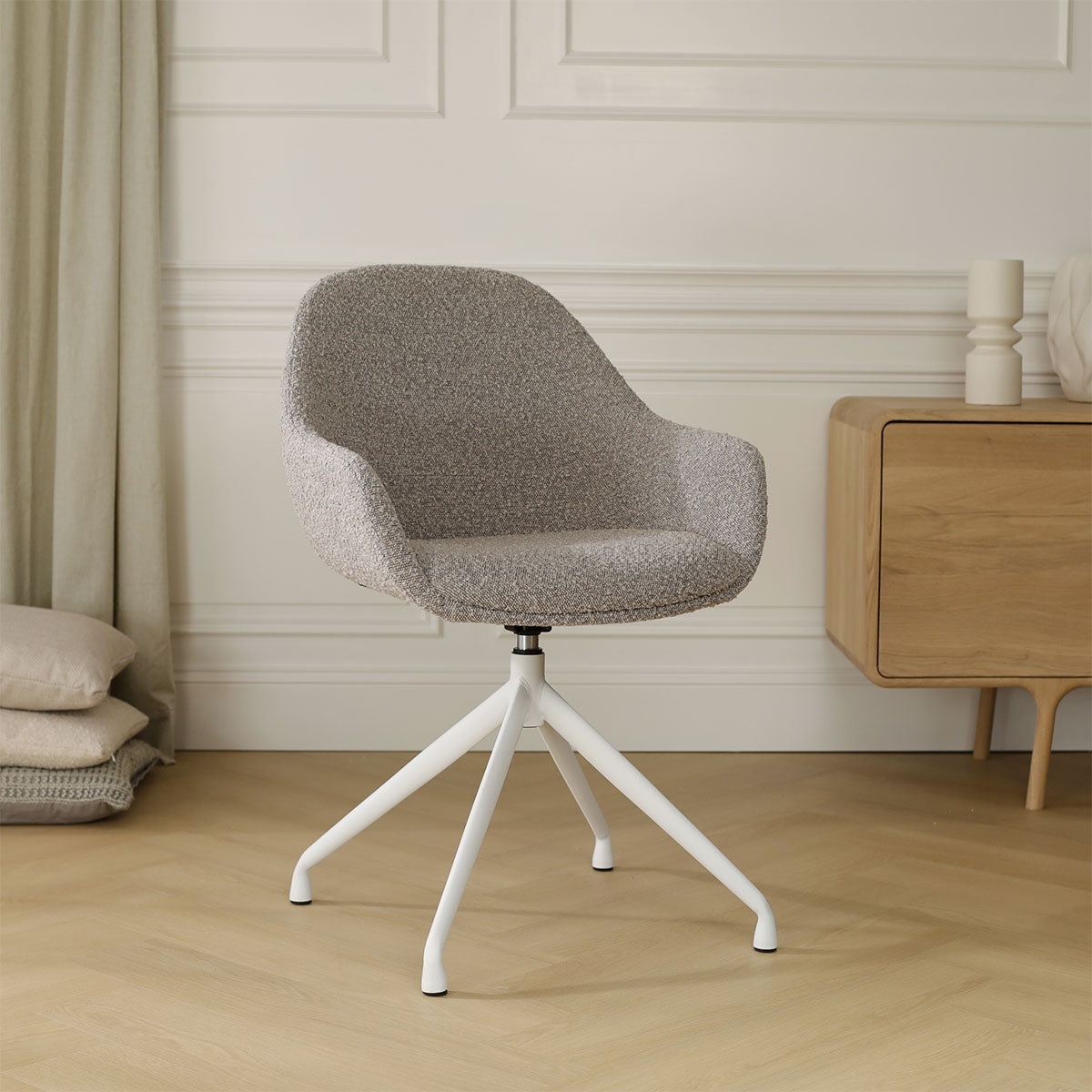 Eetkamerstoel Nola-Mae bouclé taupe - wit onderstel