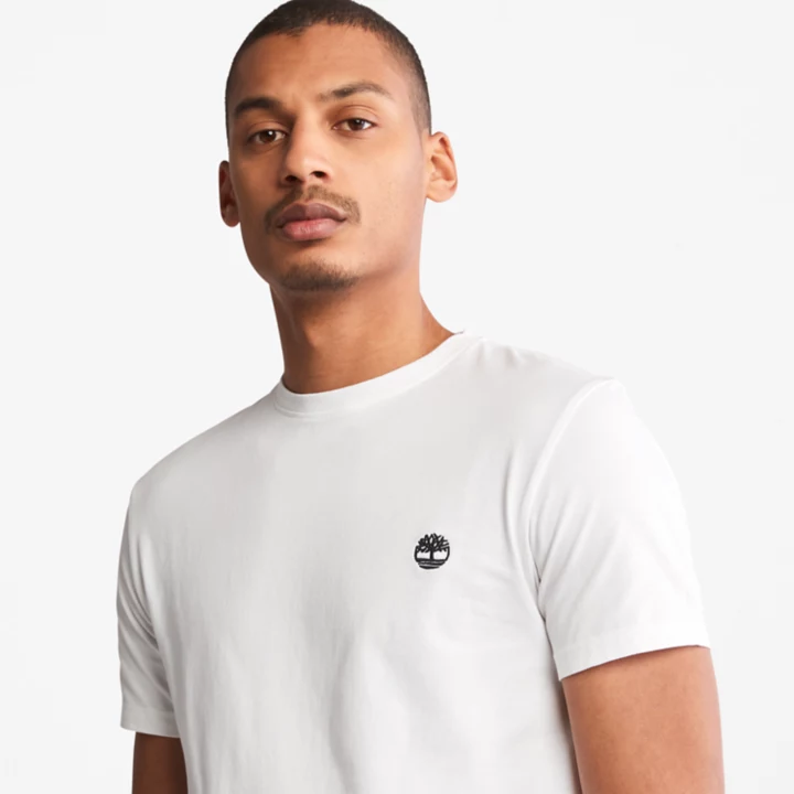 Camiseta masculina Dunstan River Slim-Fit na cor branca.