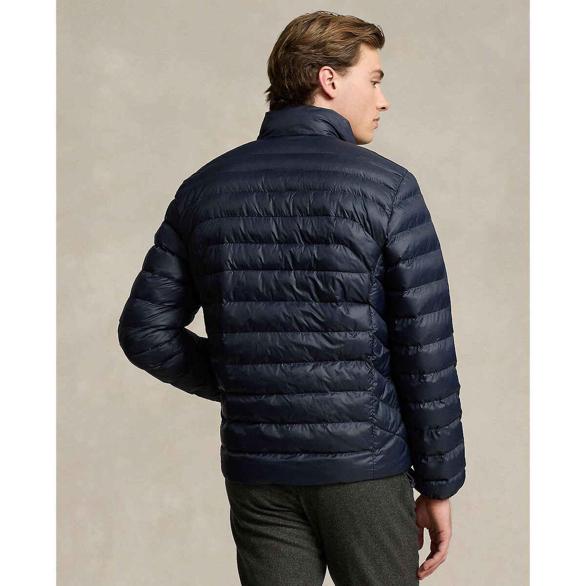 POLO RALPH LAUREN<br>Jaqueta de plumas leve com zíper e gola alta Terra