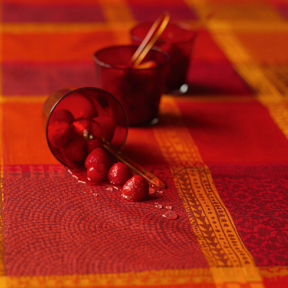 Nappe enduit imperméable pur coton rouge 175x250 Garnier Thiebaut