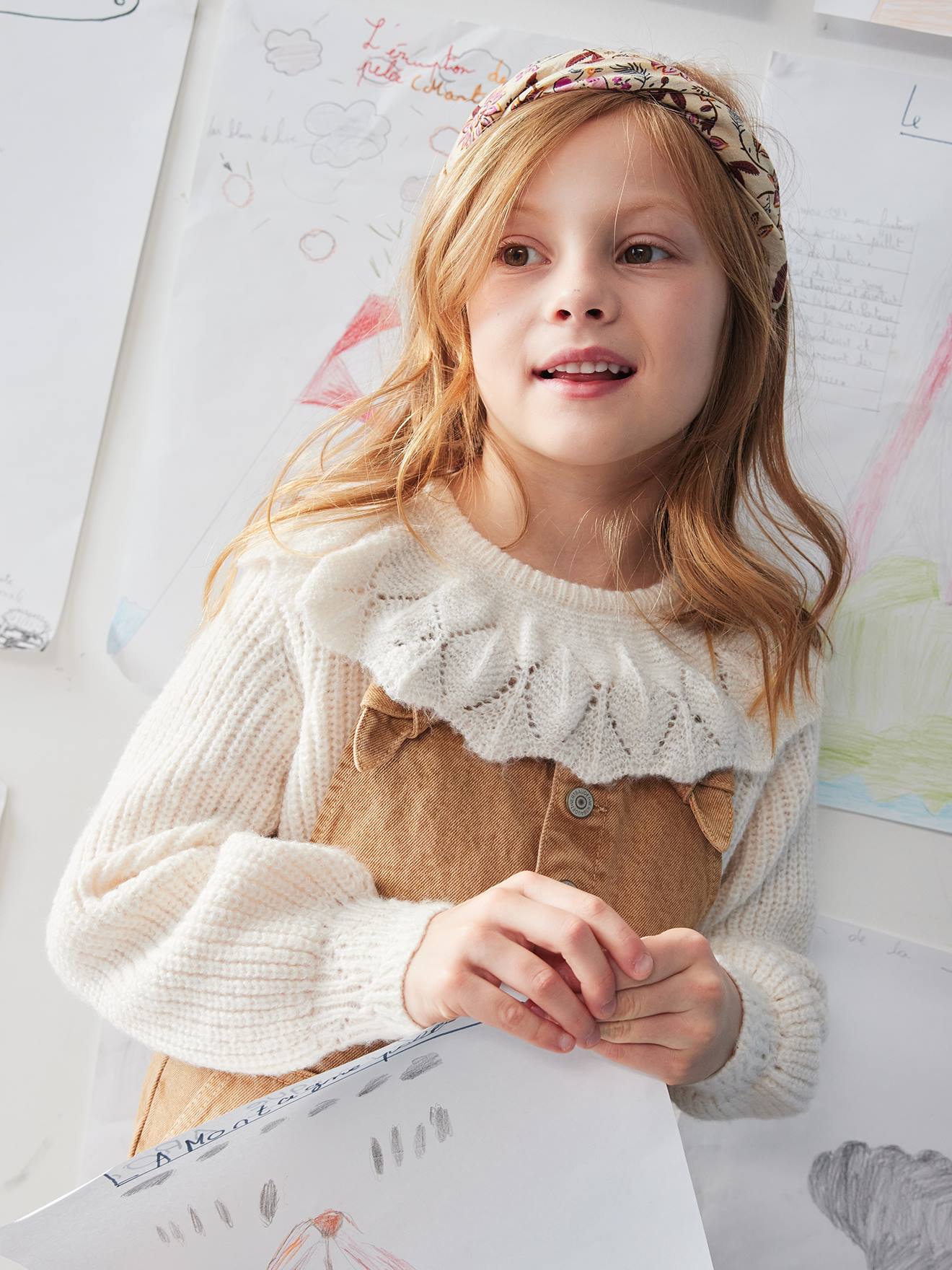 Suéter elegante com gola vazada e cachecol para meninas, maquiagem bege