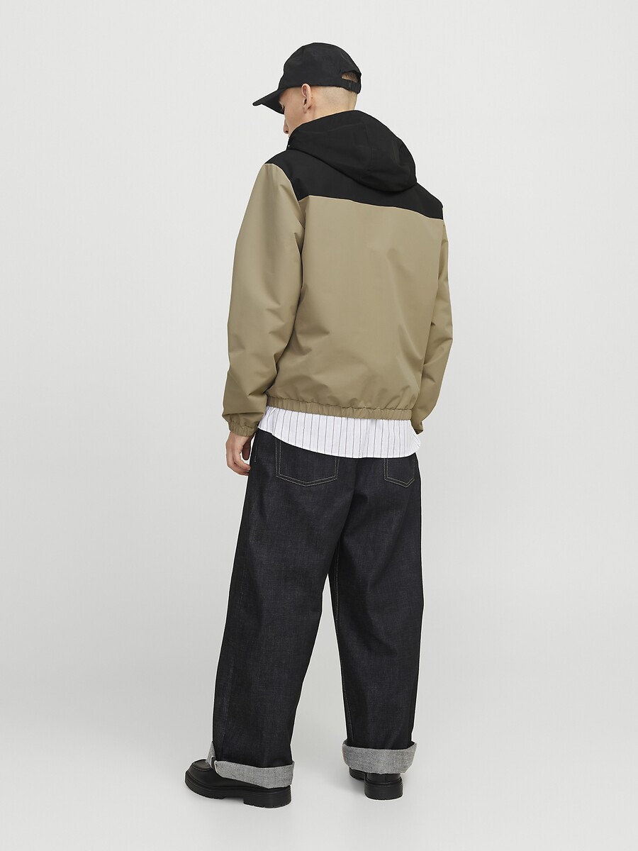 JACK & JONES<br>Jaqueta leve com capuz