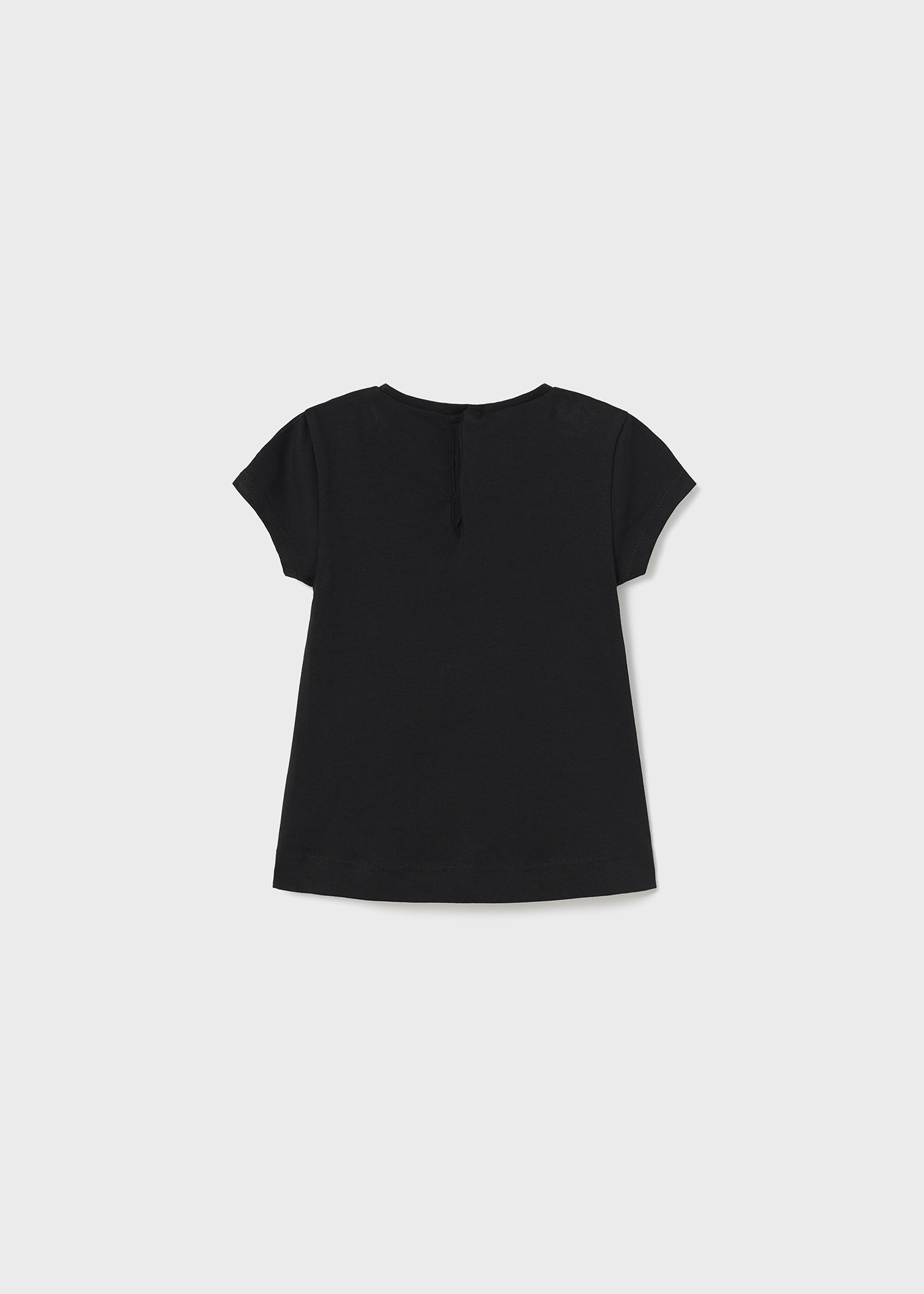 Camiseta infantil com estampa feita em algodão sustentável.