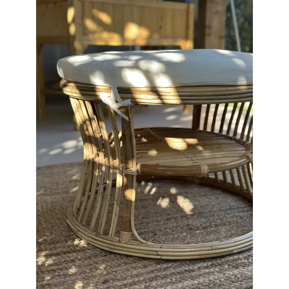 Pouf in beige van rotan