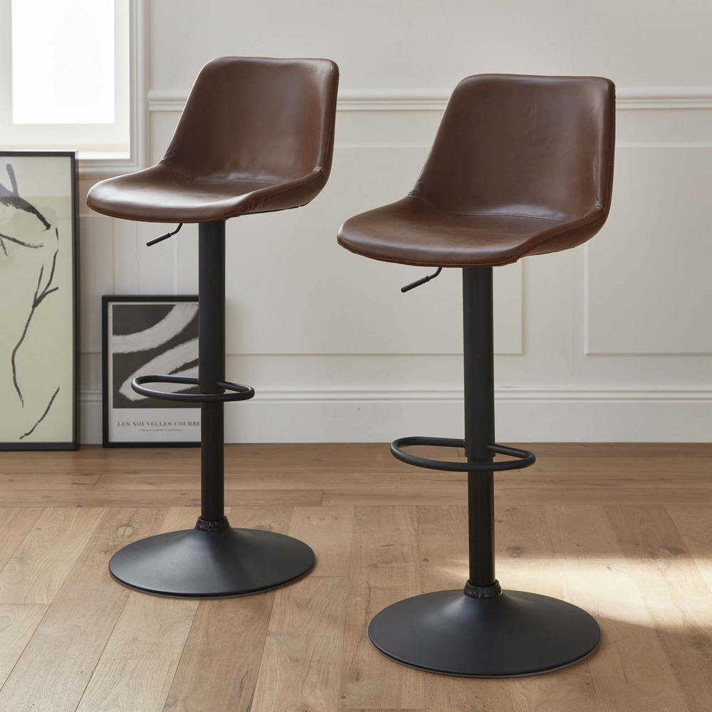 Lot de 2 tabourets de bar réglables - noah - simili cuir marron - hauteur réglable 60.5/81.5cm. Repose-pieds