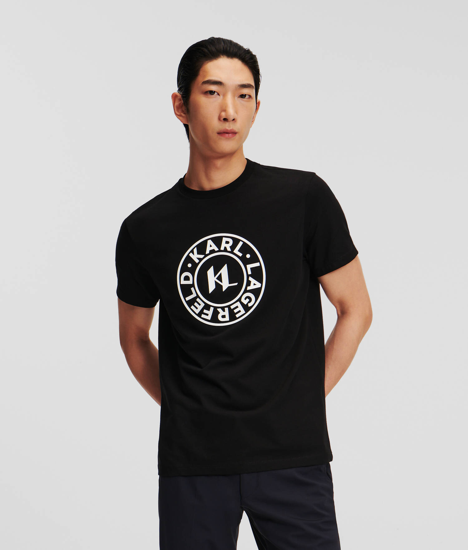 T-SHIRT AVEC LOGO ROND
