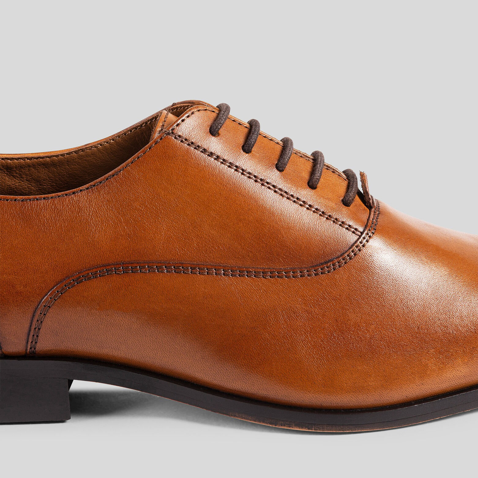 Chaussures de costume en cuir Camel