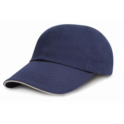 Boné de algodão escovado com aba estilo sanduíche.