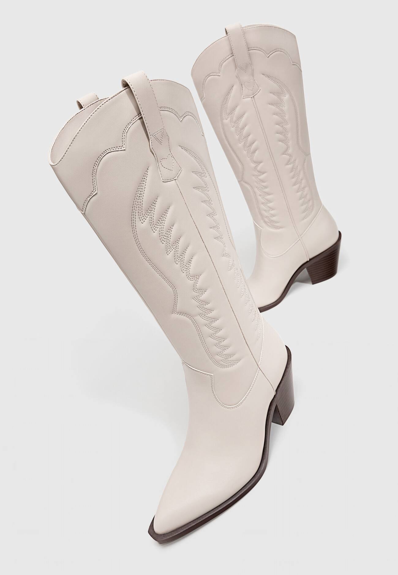 Botas de cowboy com salto alto
