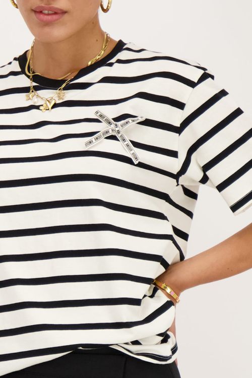 Zwart-wit gestreept T-shirt met 