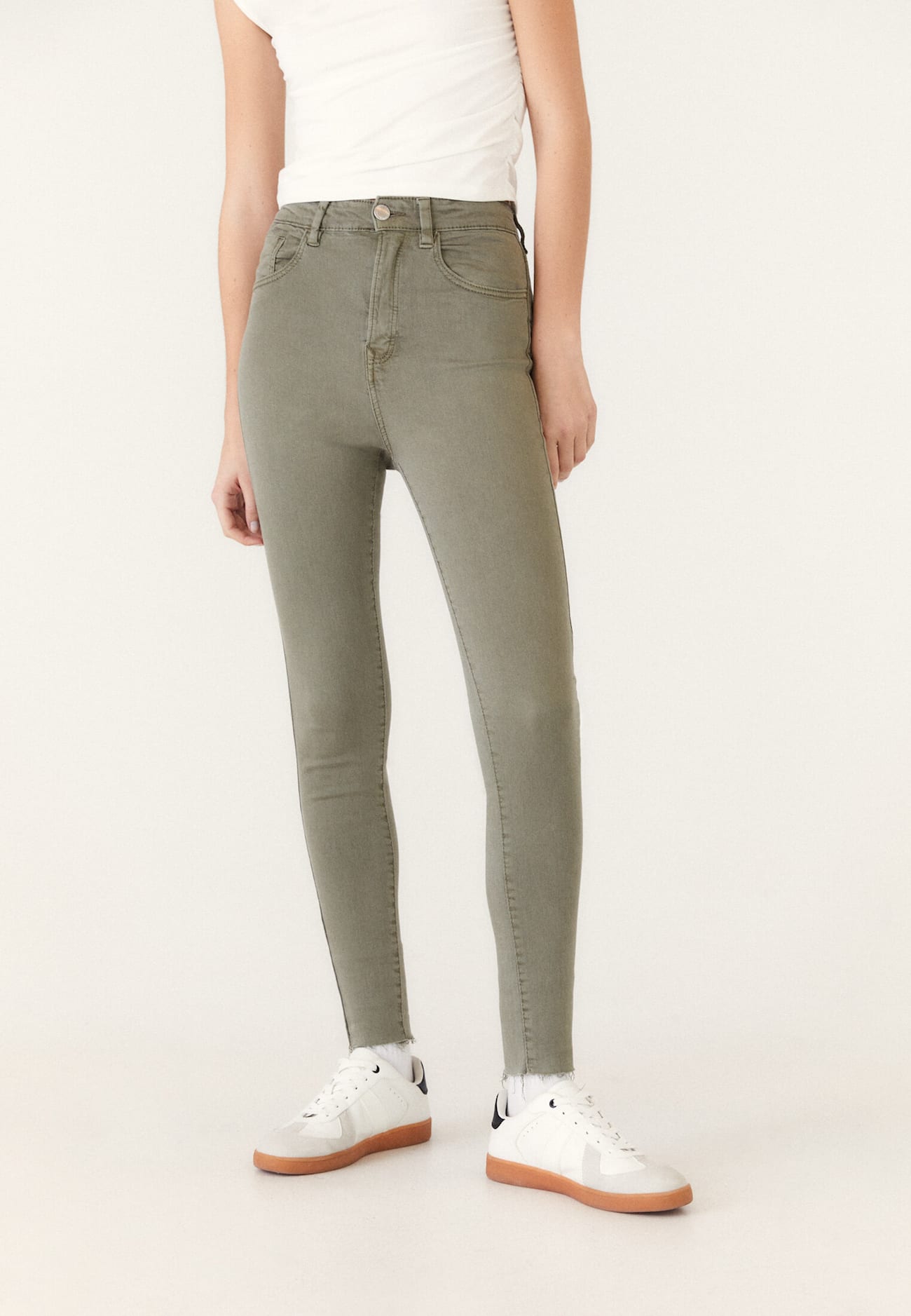 calças jeans coloridas de cintura super alta