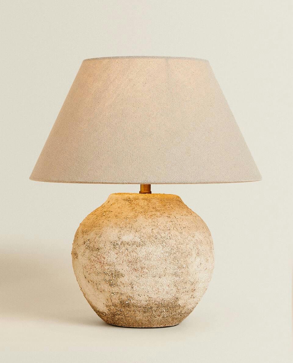 LUMINÁRIA COM BASE DE CERÂMICA ENVELHECIDA