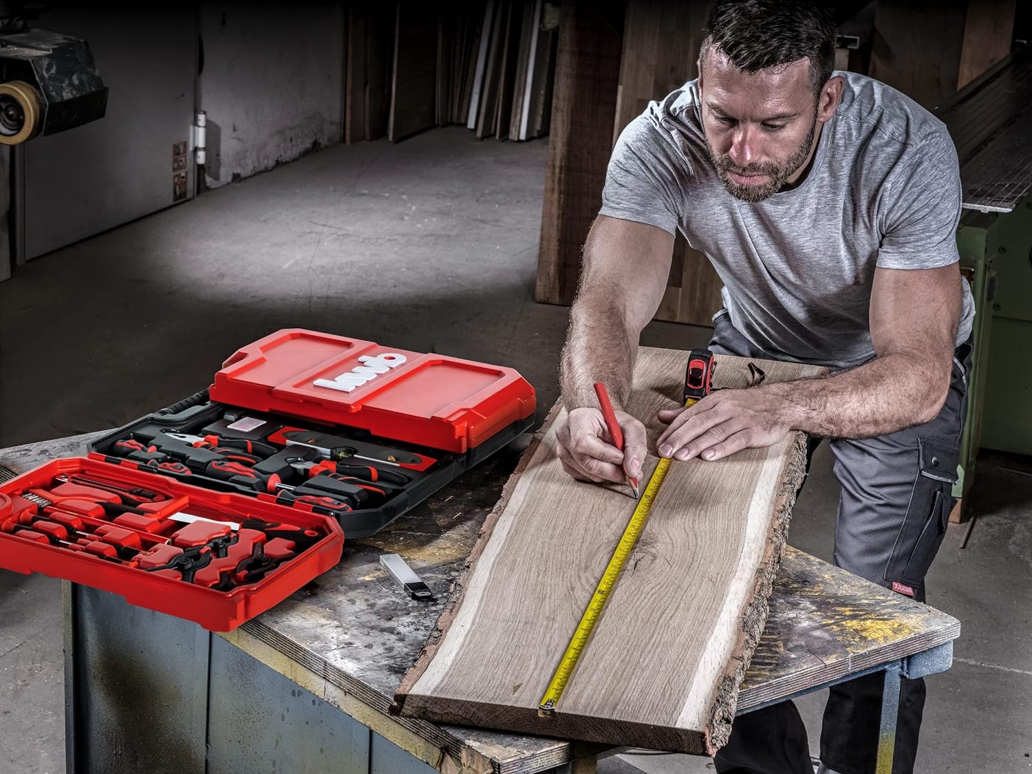 kwb Werkzeugkoffer, 125-teilige Werkzeug-Set, stabiler Kunststoff-Koffer, mit Tragegriff zum Transportieren und Aufhängen, hochwertiger Werkzeugsatz, ideal für Werkstatt und Haushalt