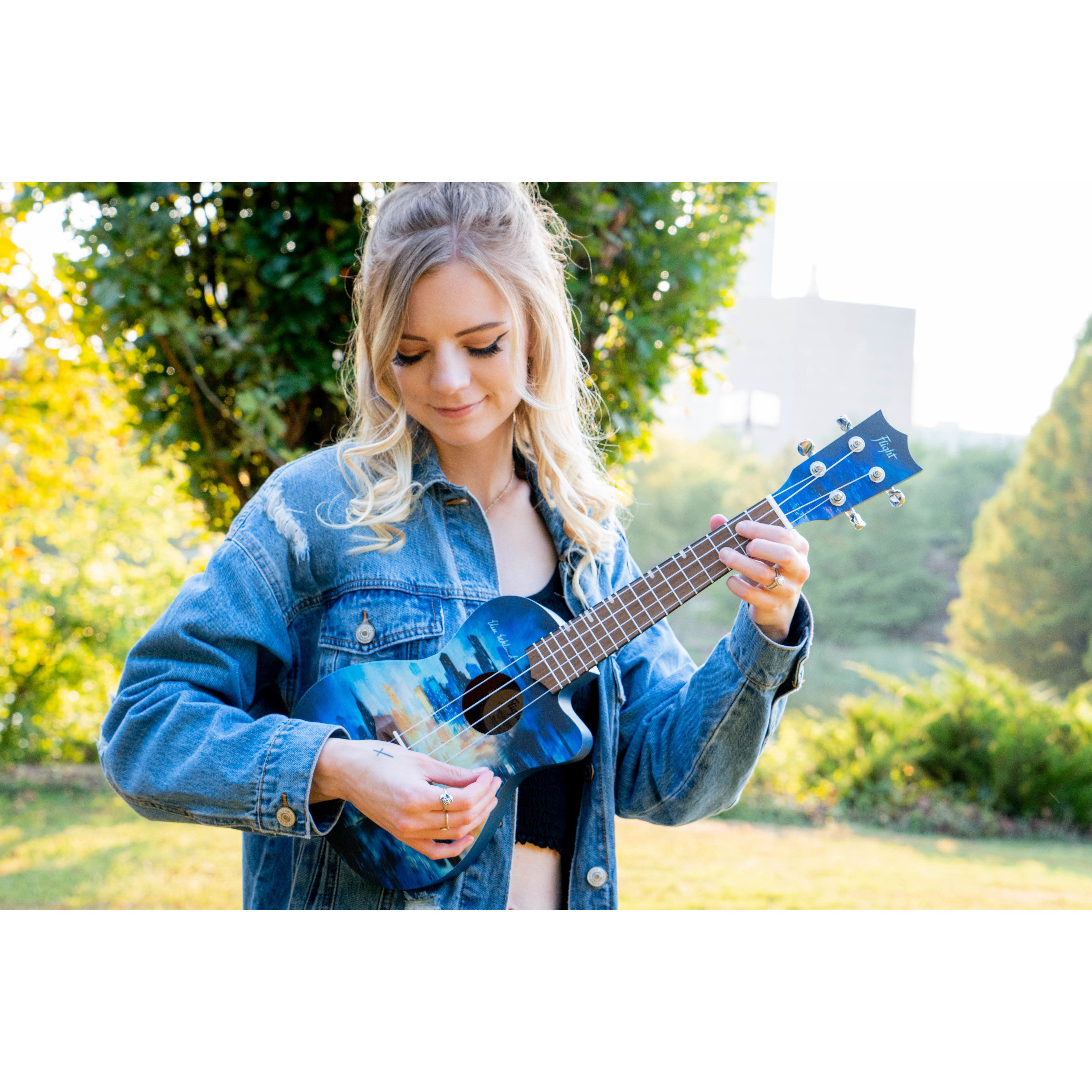 Flight Elise Ecklund City Signature concert ukelele met padded gigbag, boekje en stickers