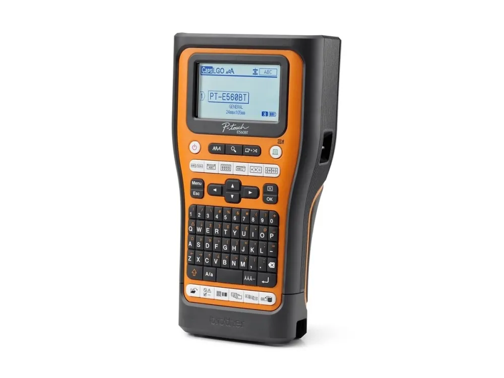 Brother P-Touch PT-E560BTVP - Etikettemaskine - S/H - termo transfer - Rulle (2,4 cm) - 180 dpi - op til 30 mm/sek. - USB 3.0, Bluetooth 5.0 - skærer - spejltryk, Full & Half Cut Function, printforhåndsvisning - sort og orange