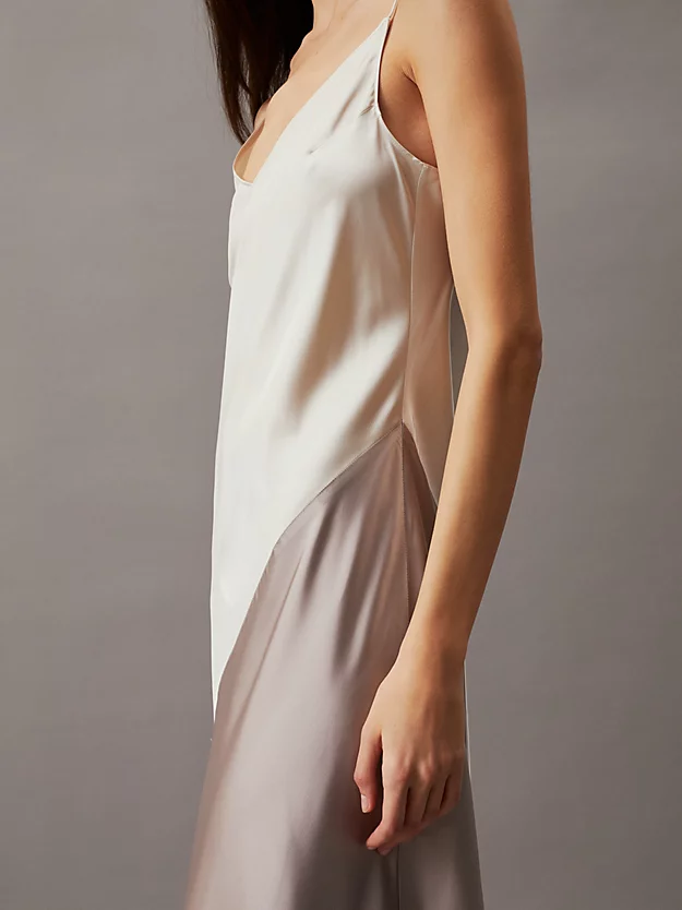Vestido longo justo com blocos de cor
