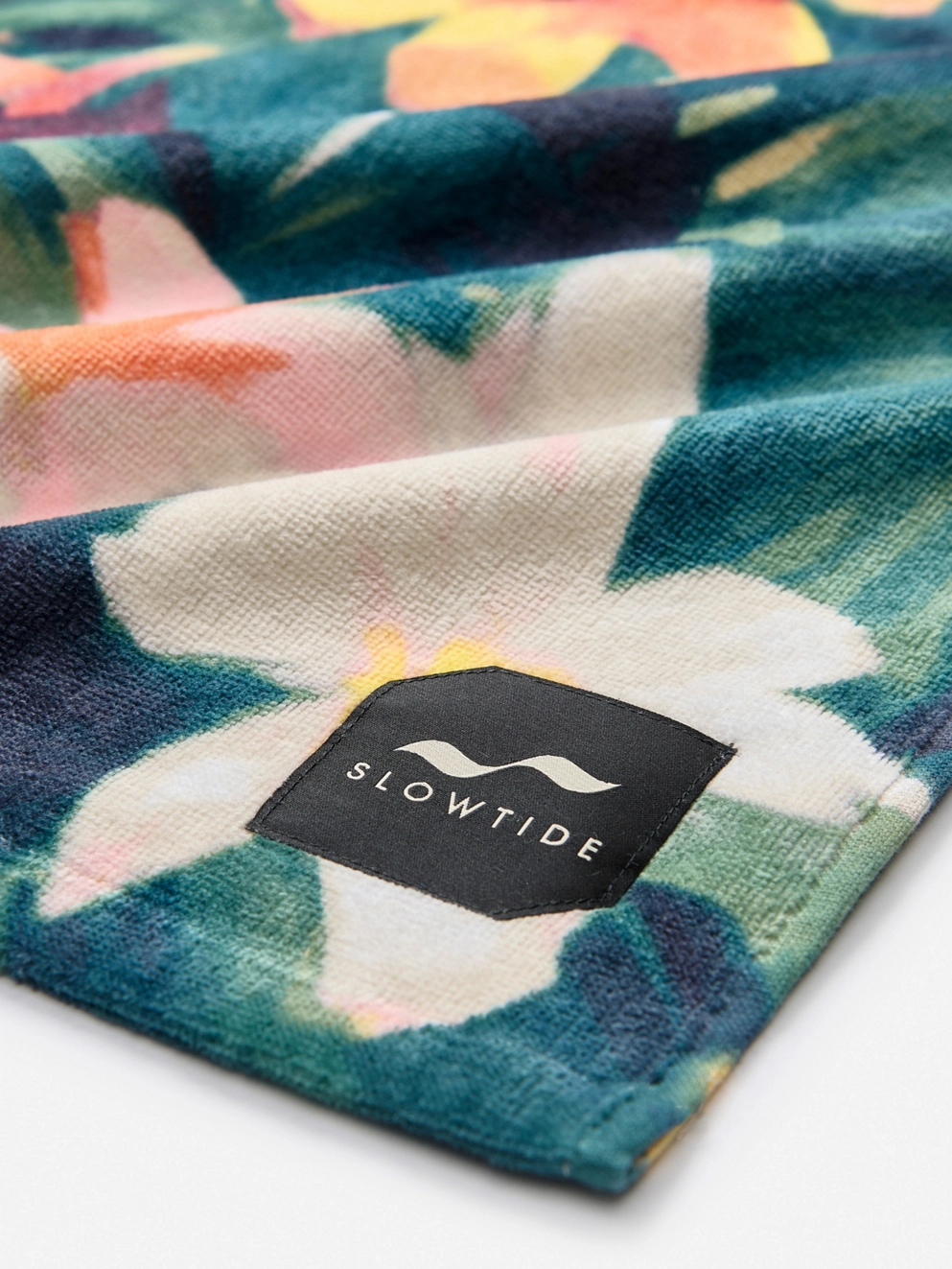 Slowtide Kingman Beach Towel black