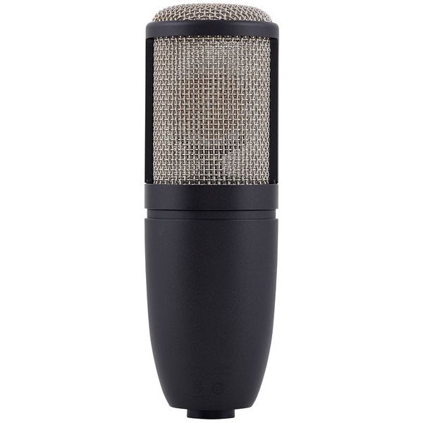 AKG P220