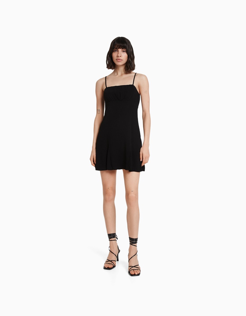 Vestido curto de alças finas
