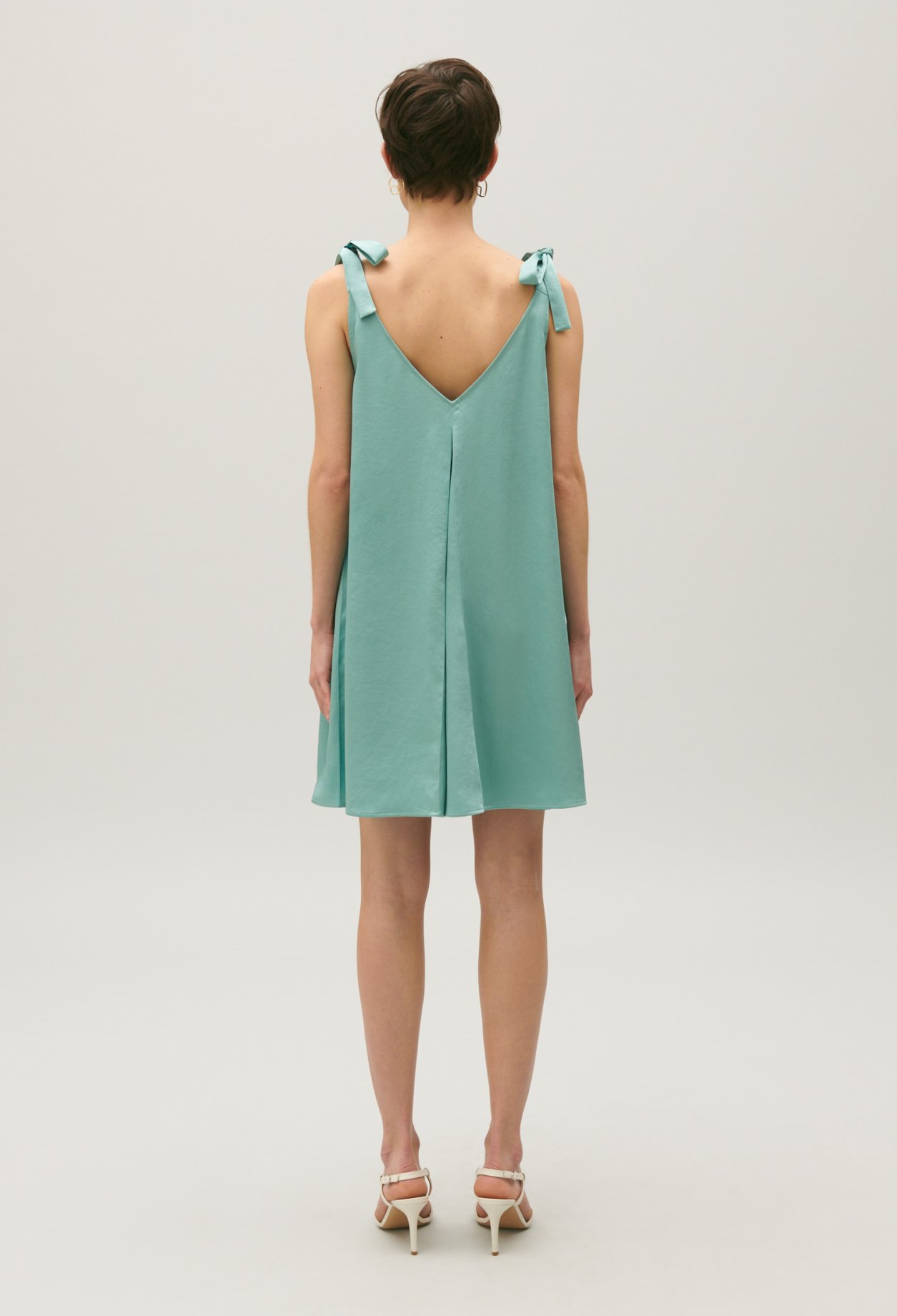 Robe courte satinee vert d'eau