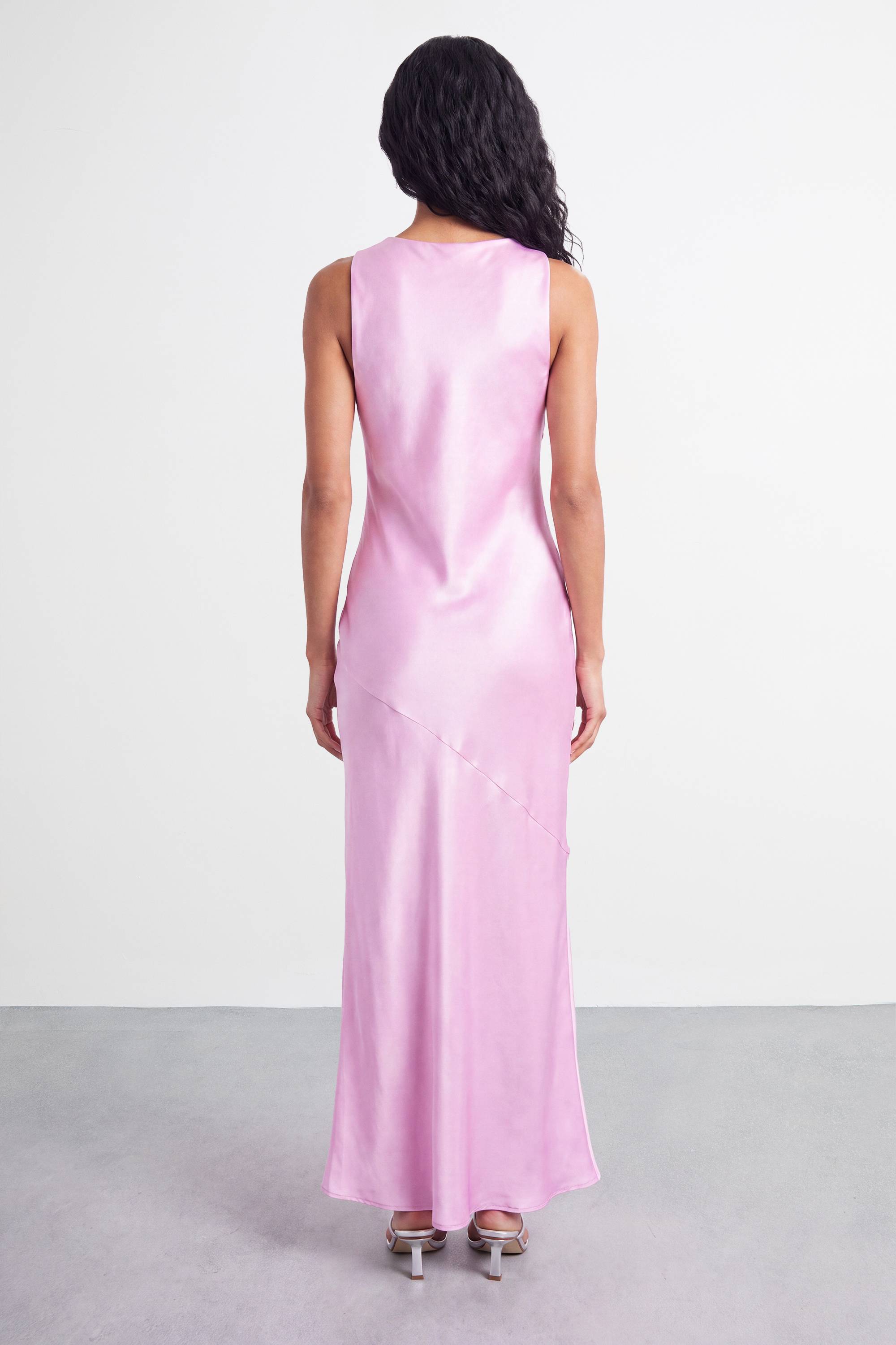 Warehouse Robe Longue Satinée À Imprimé Floral Placement Et Encolure Dos-nageur