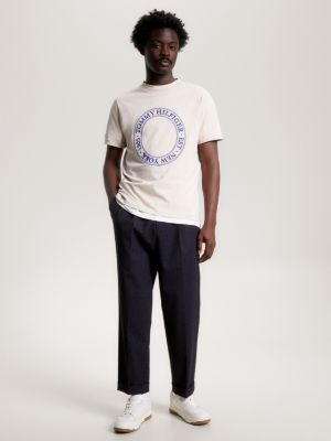 Camiseta com bordado de logotipo