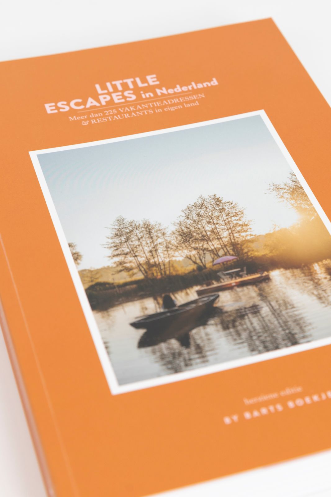 Boek little escapes in Nederland by Barts Boekje