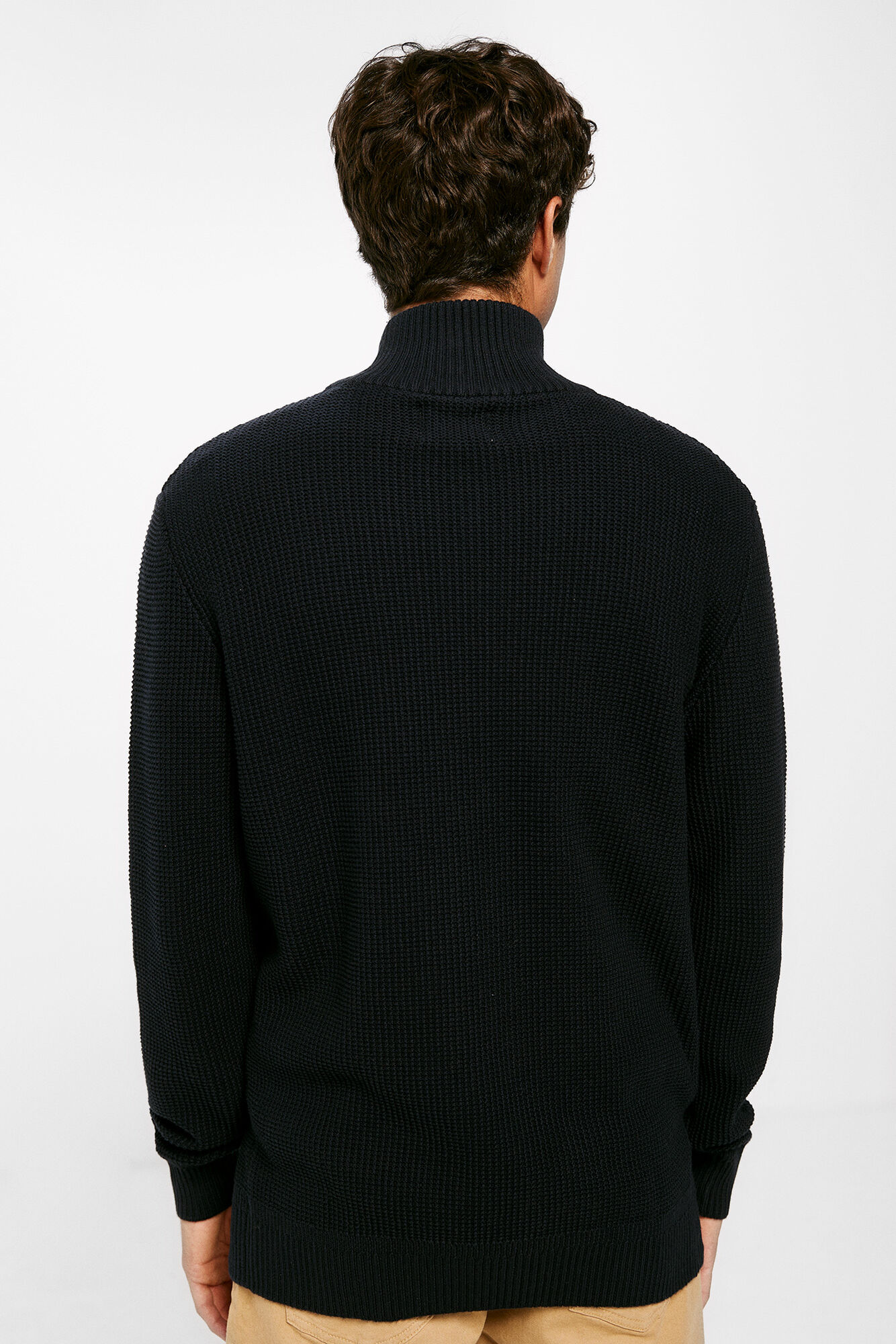 Suéter estruturado com gola Henley