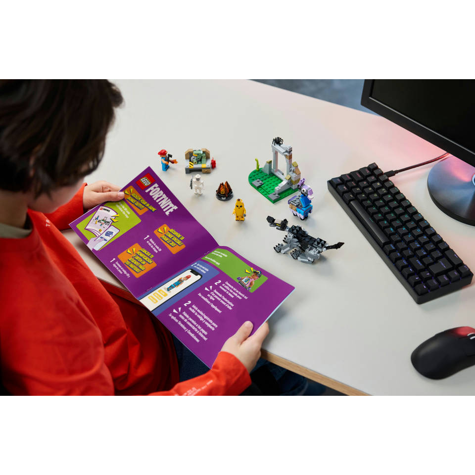 LEGO Fortnite Peely en Sparkplugs kamp 77075