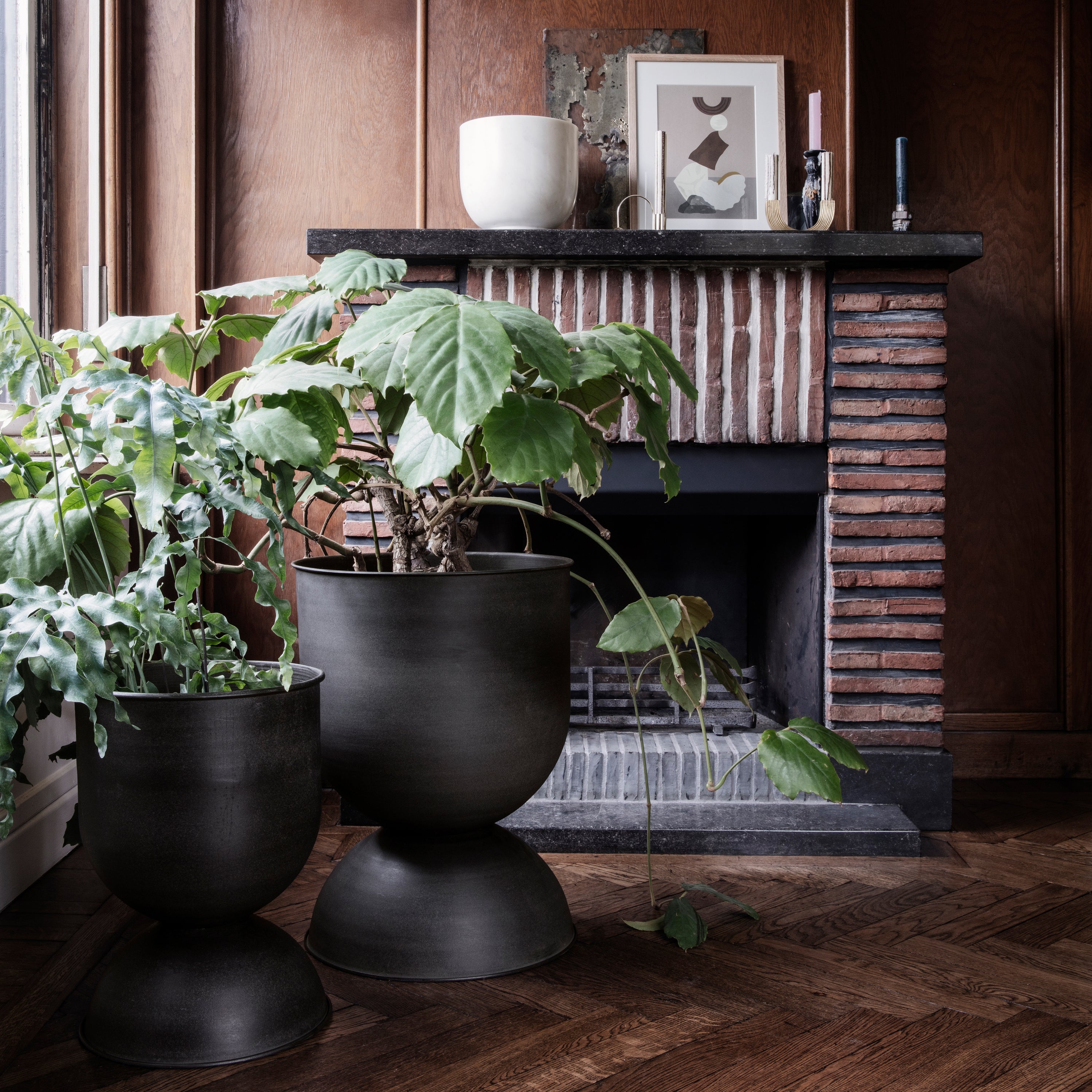 Ferm Living Hourglass Pot M