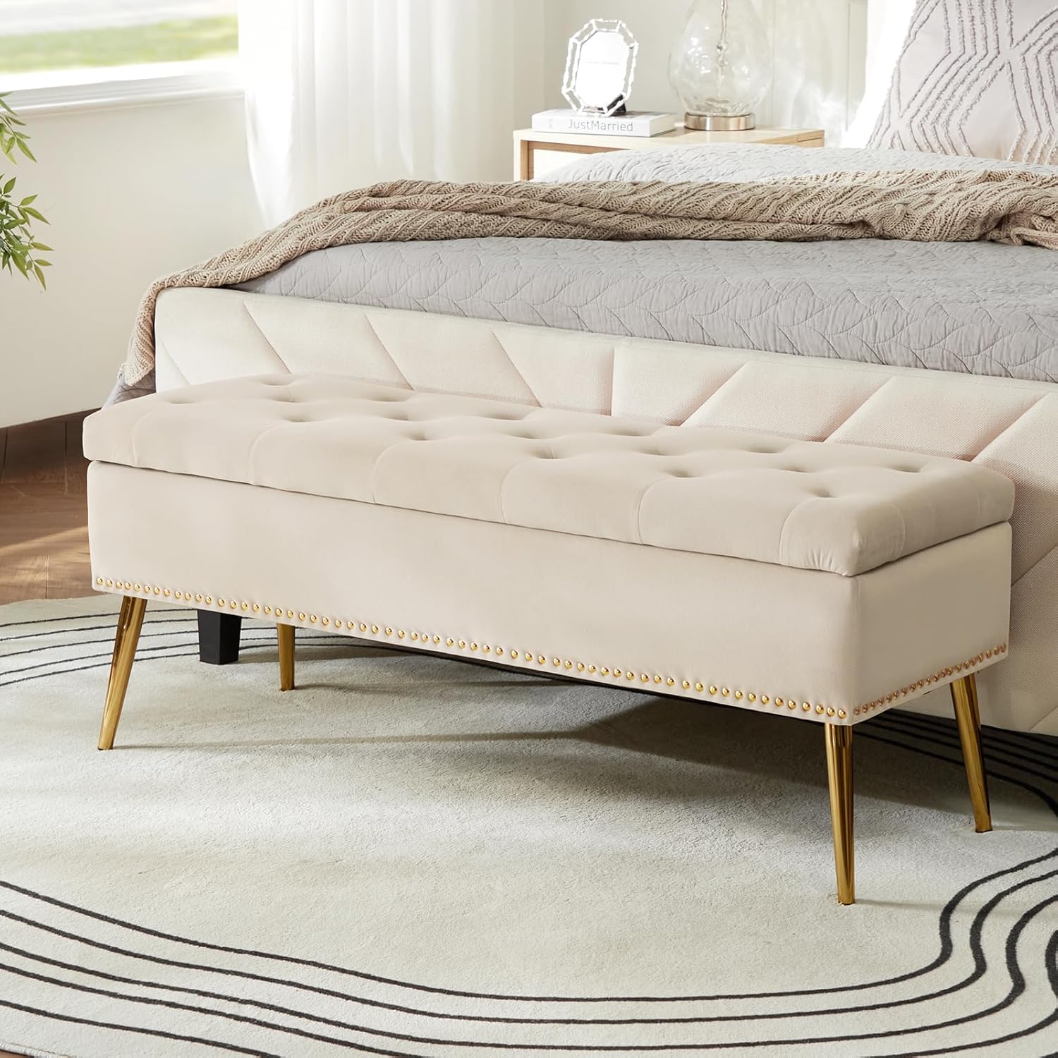 HULALA HOME Sitzbank mit Stauraum, Sitztruhe mit Nailhead-Besatz, Bettbank aus Samt, Bank mit goldenen Metallbeinen für Flur, Eingangsbereich, Wohnzimmer, Schlafzimmer, Tan (Beige)