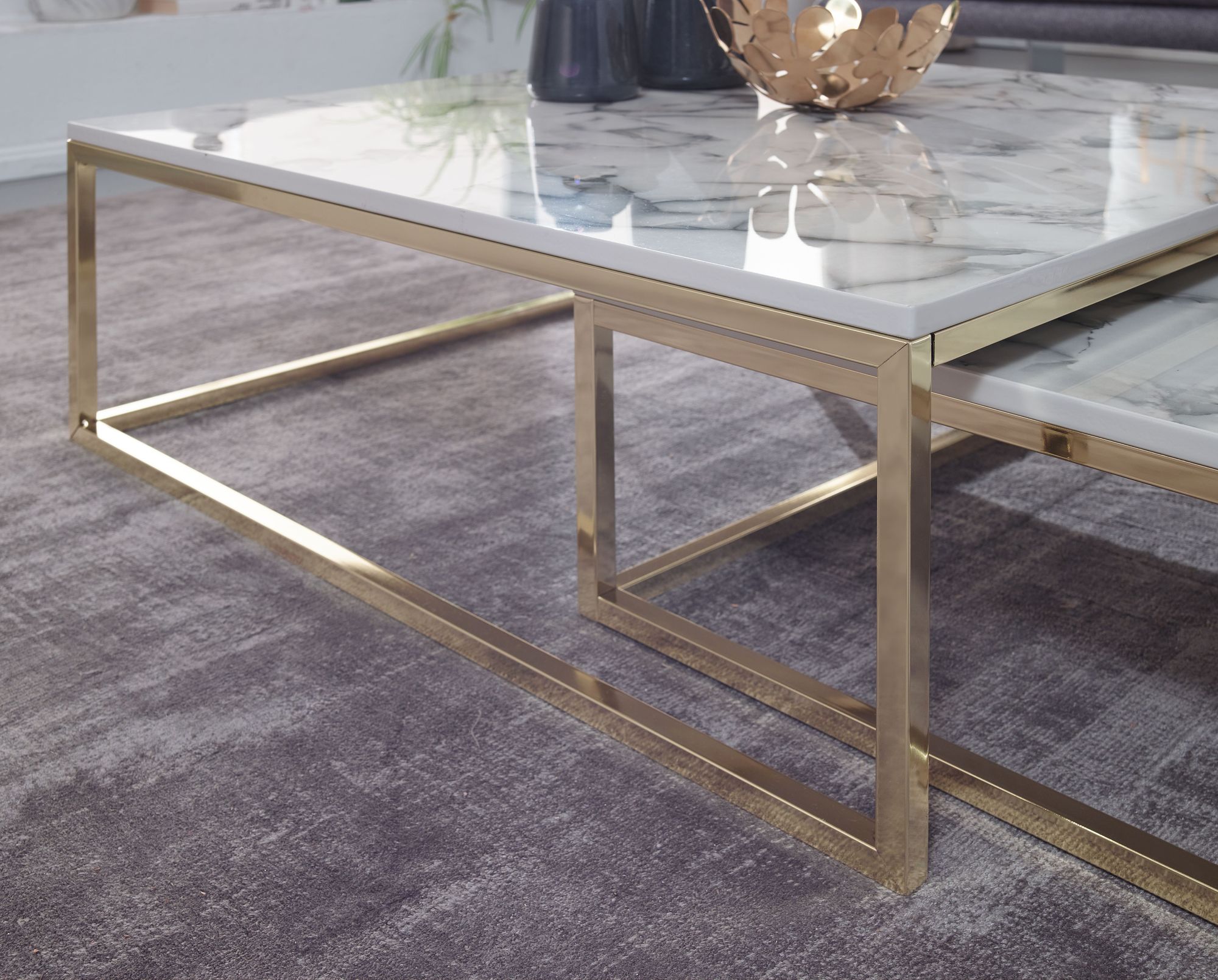 KADIMA DESIGN MARMIX Couchtische 2er Set: Quadratisch, Marmoroptik, Metallgestell, 22-27 cm Höhe, leicht zu reinigen.