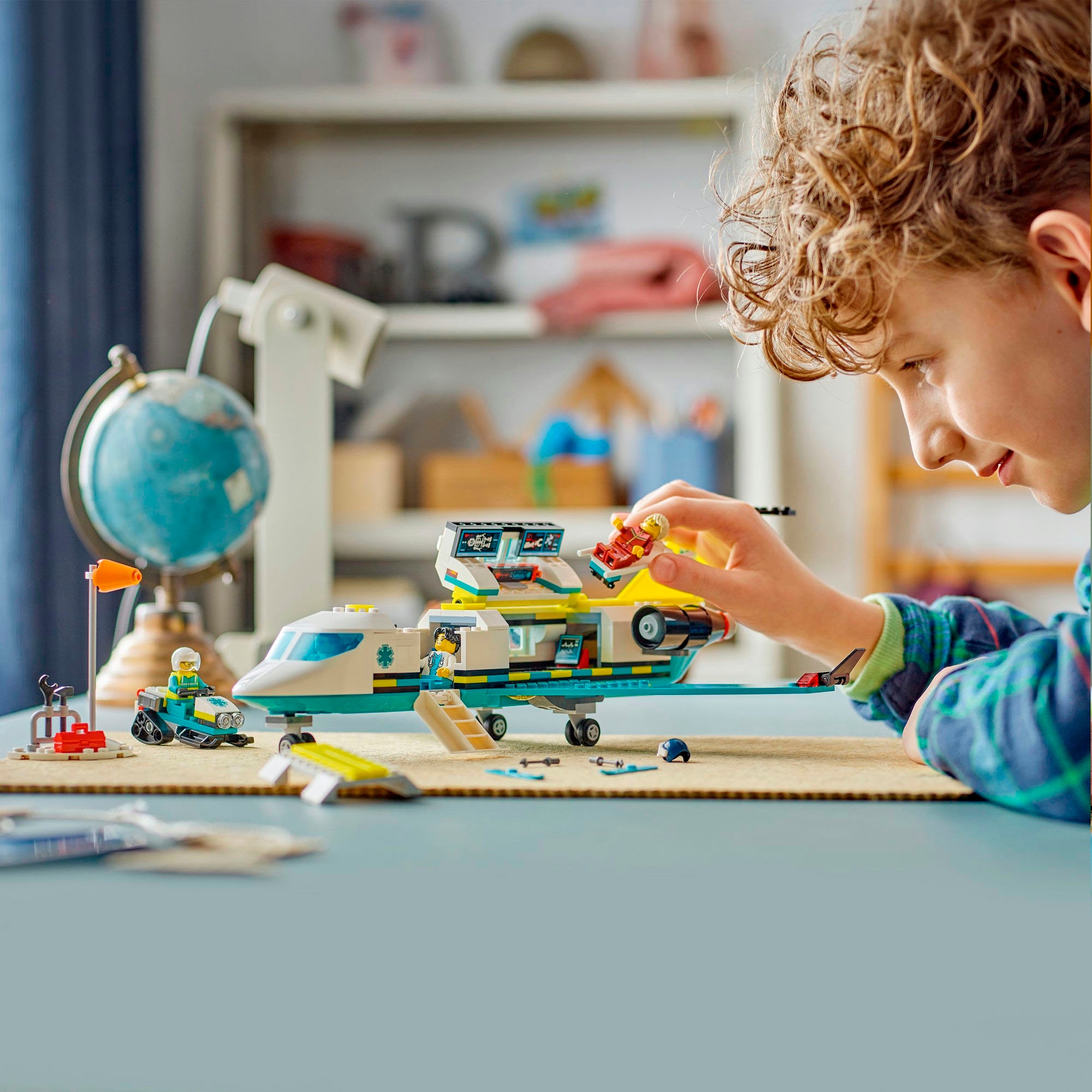 LEGO® Konstruktionsspielsteine »Notfallrettungsflugzeug (60465), LEGO City« Made in Europe