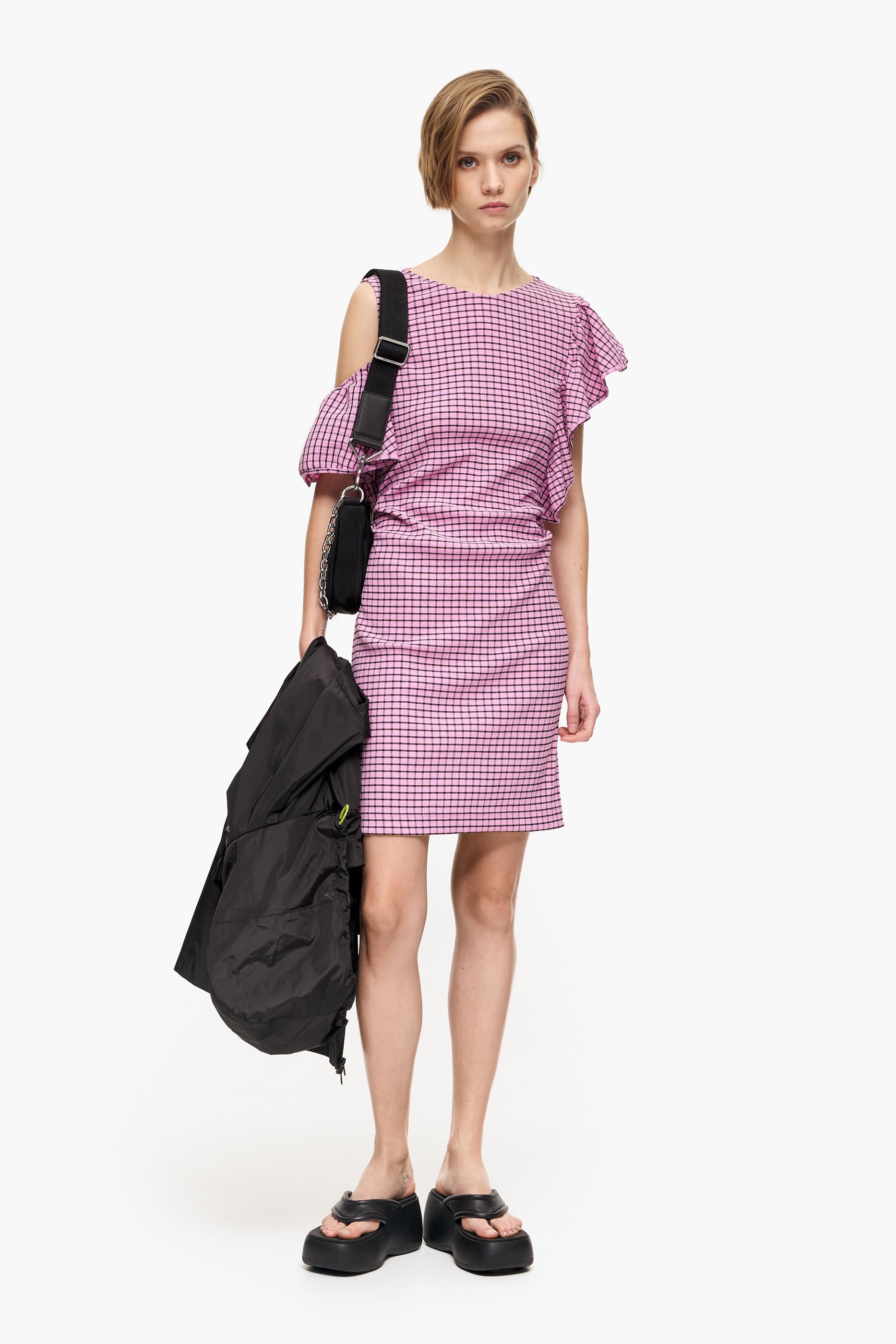 Vestido curto justo xadrez rosa