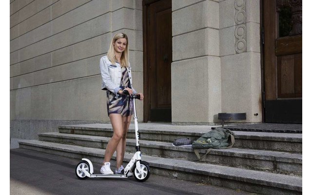 Micro Black/White klappbarer Scooter