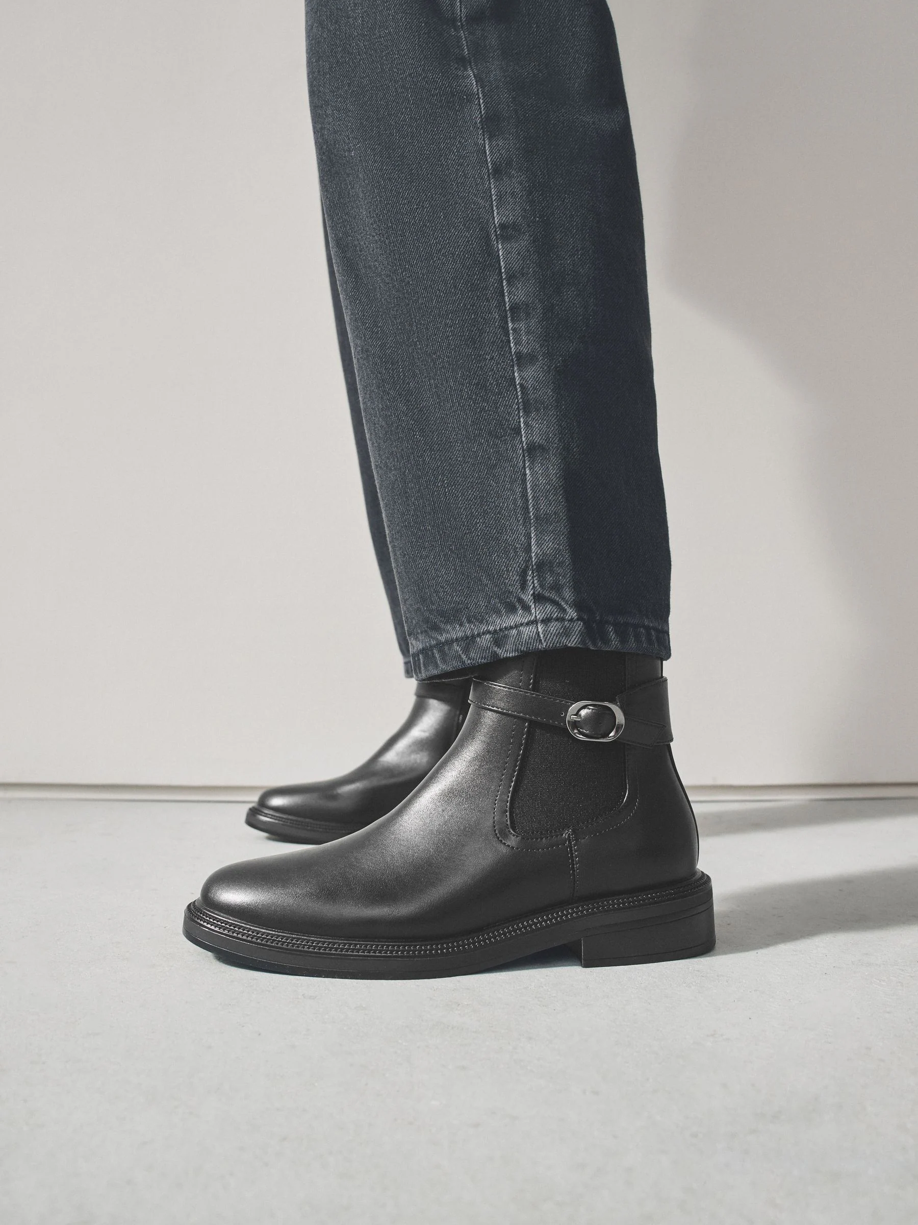 Zwart - Chelsea Boots met gesp